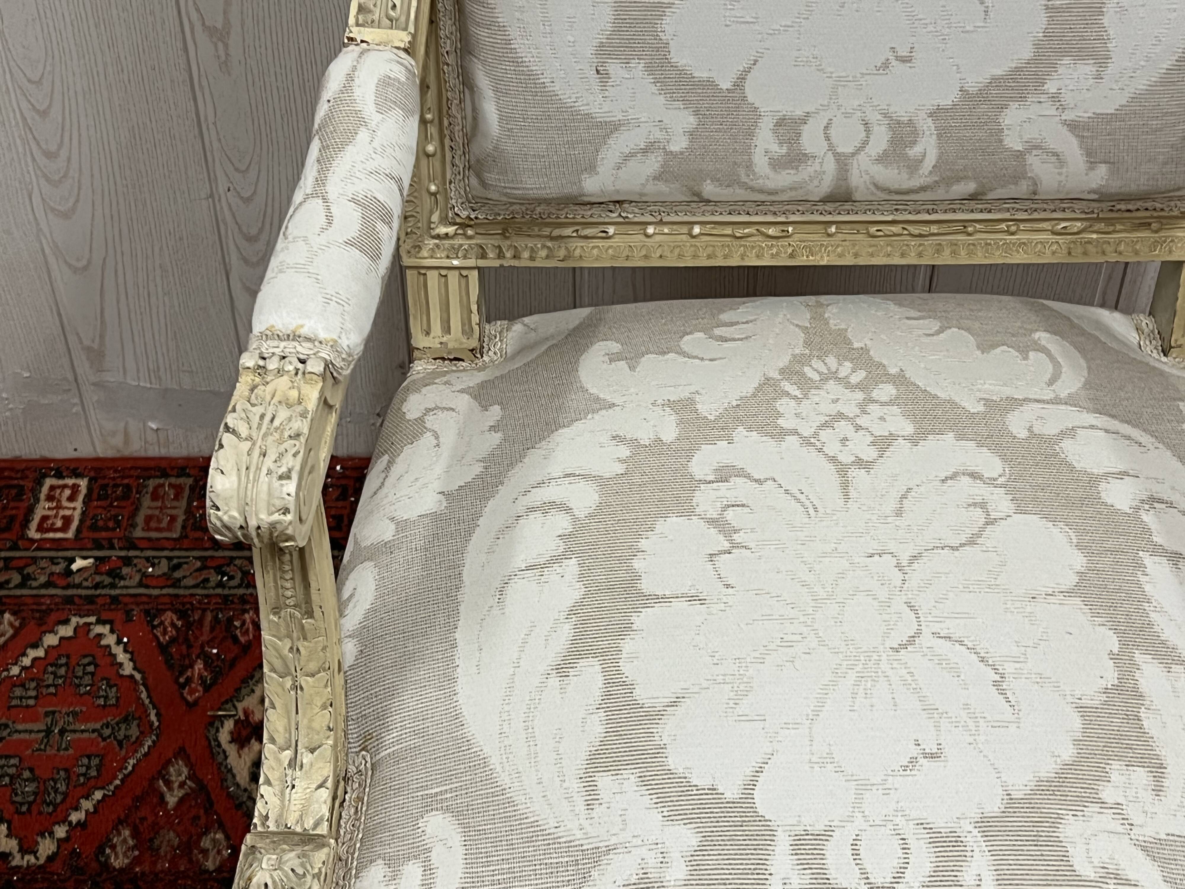 Salon style Louis XVI