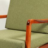 Fauteuil vintage vert eucalyptus bouclé 1960 design scandinave