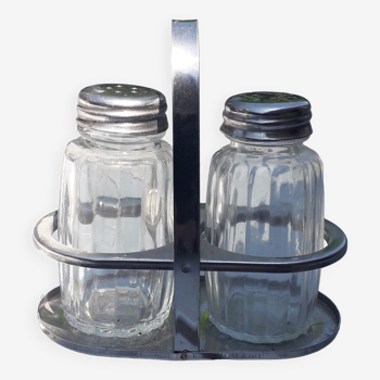 Duo salt shaker pepper shaker