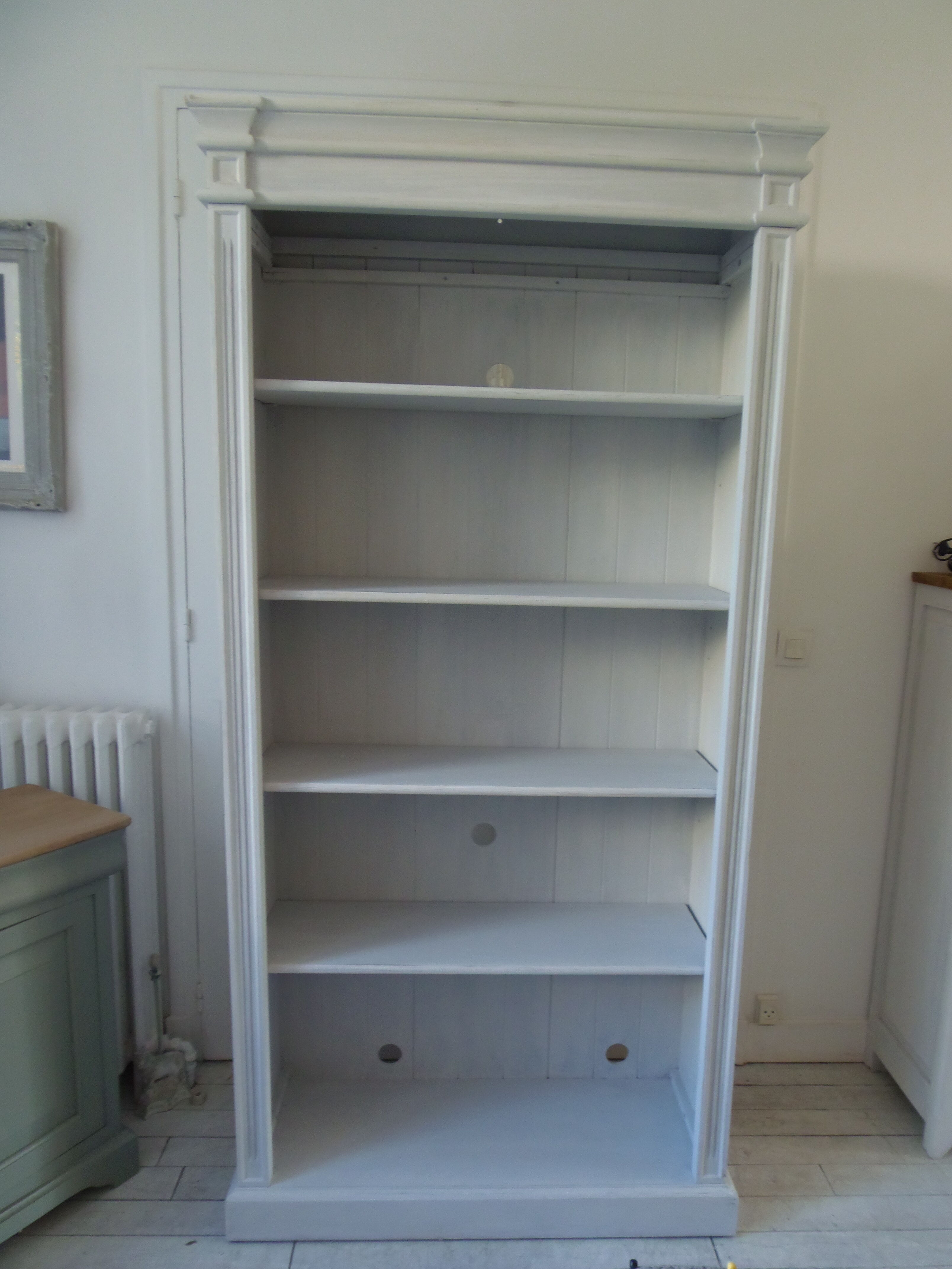 Pearl grey patinated bookcase