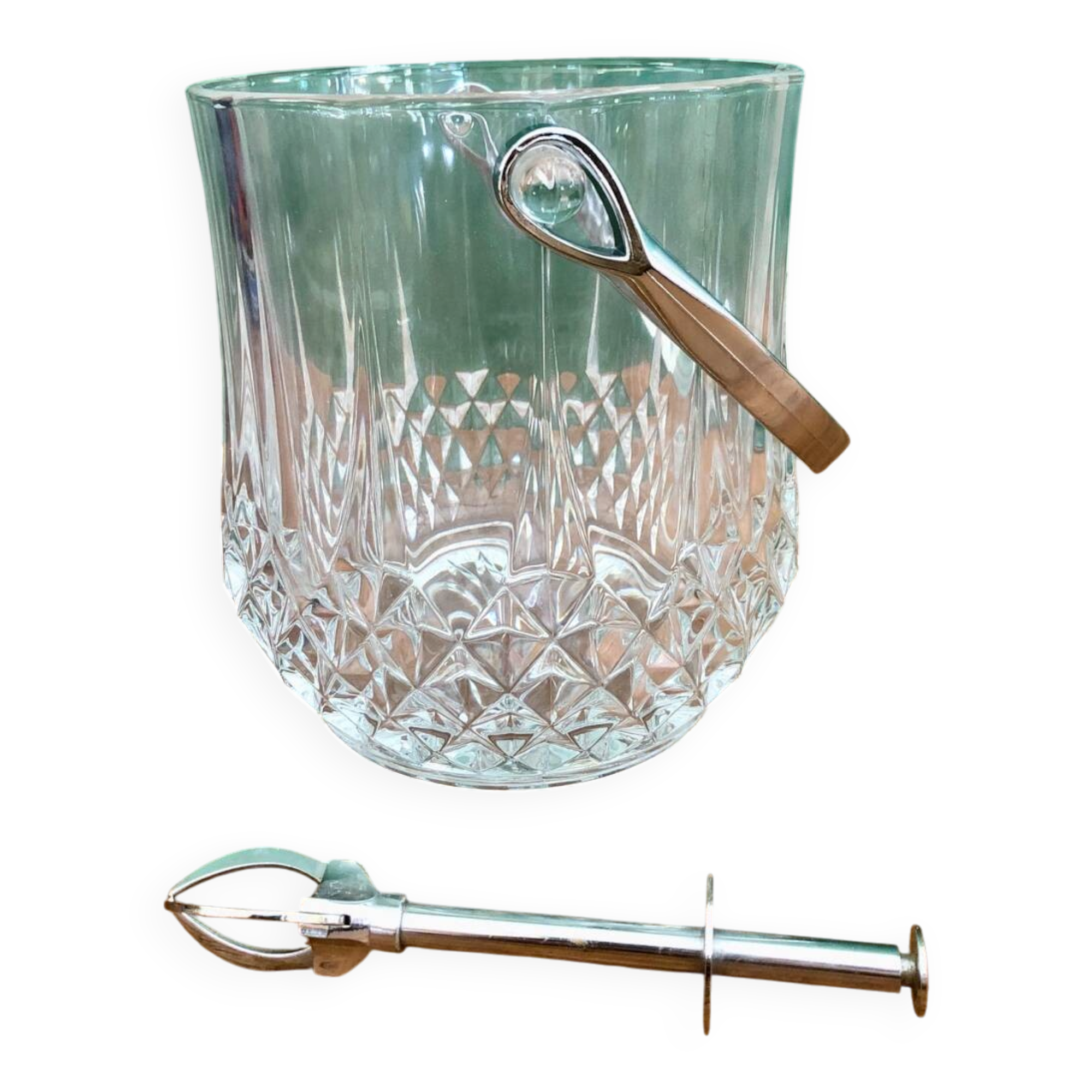 Ice bucket with tongs