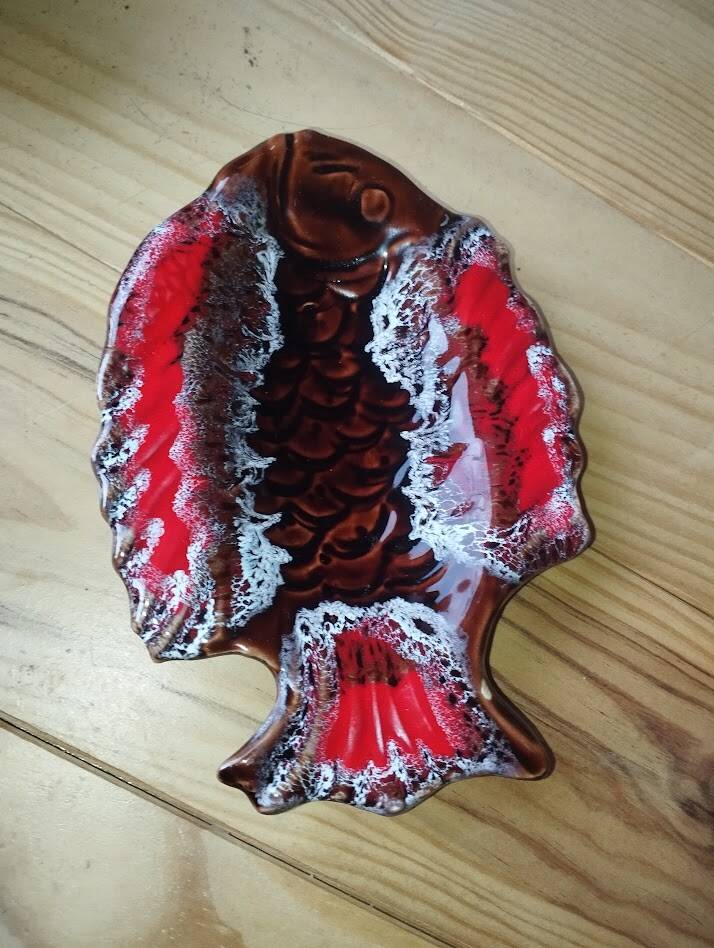 Vintage ceramic fish plate from Vallauris with frothy glaze.