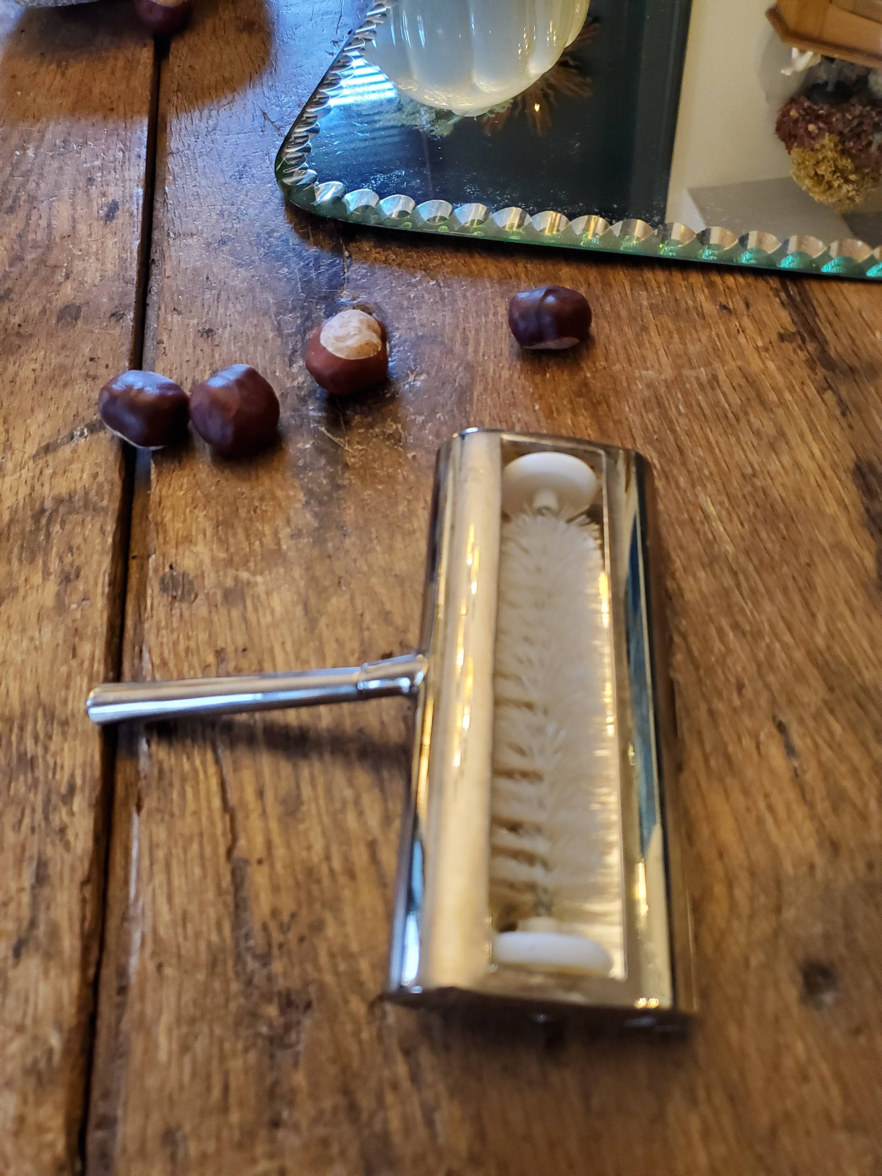 Silver metal crumb pick-up