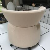 Fauteuil pivotant biki fabriqué par cassina