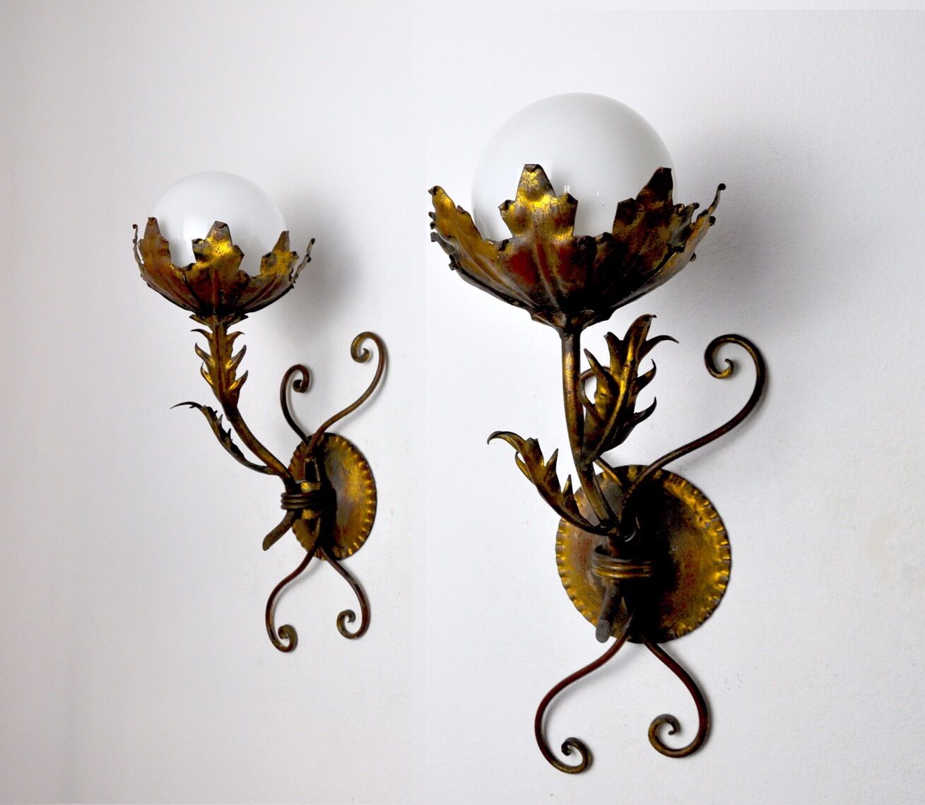Pair of floral wall lamps by Ferro Arte, Gold leaf and opaline, Spain, 1960