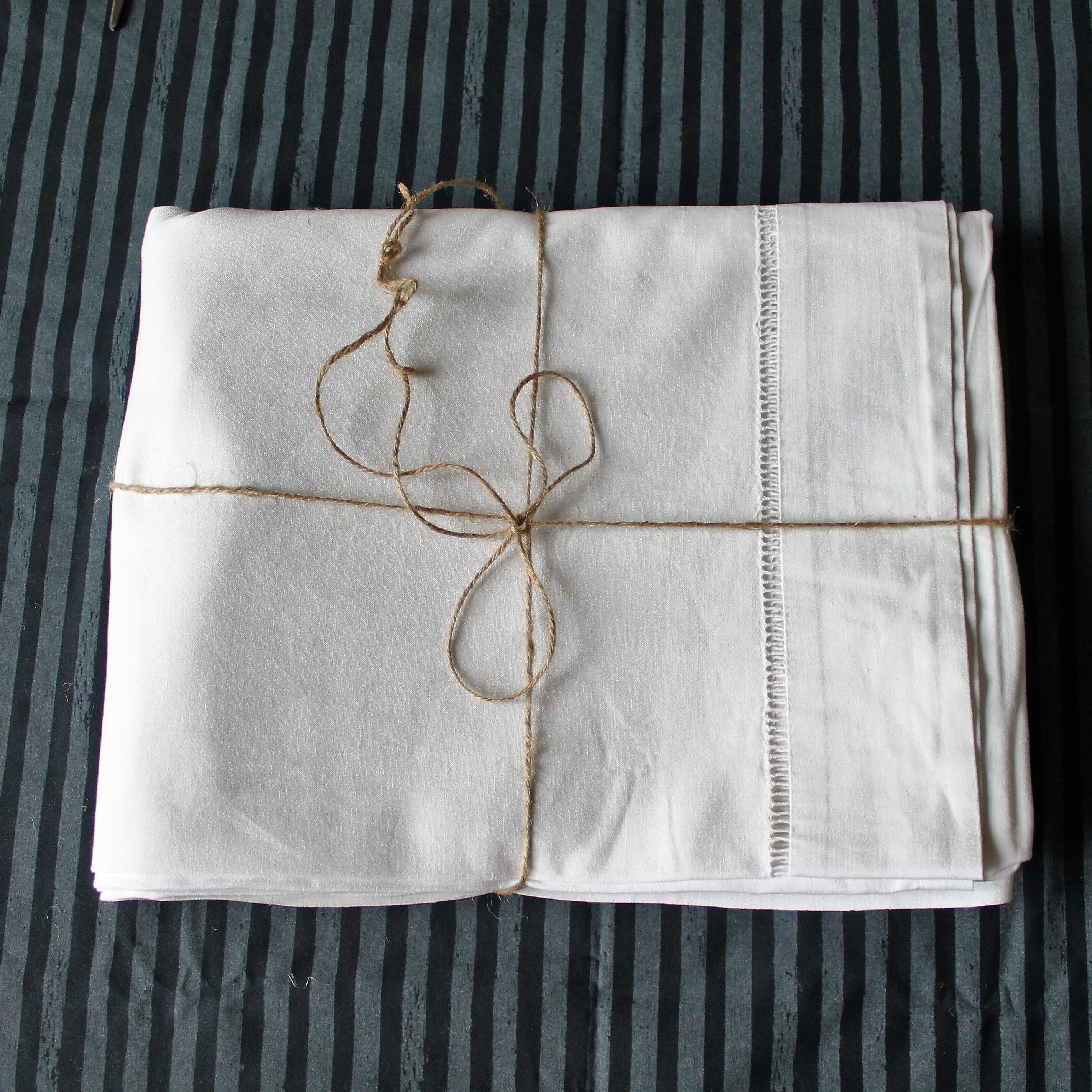 SHEET former 2 people in linen embroidered hand