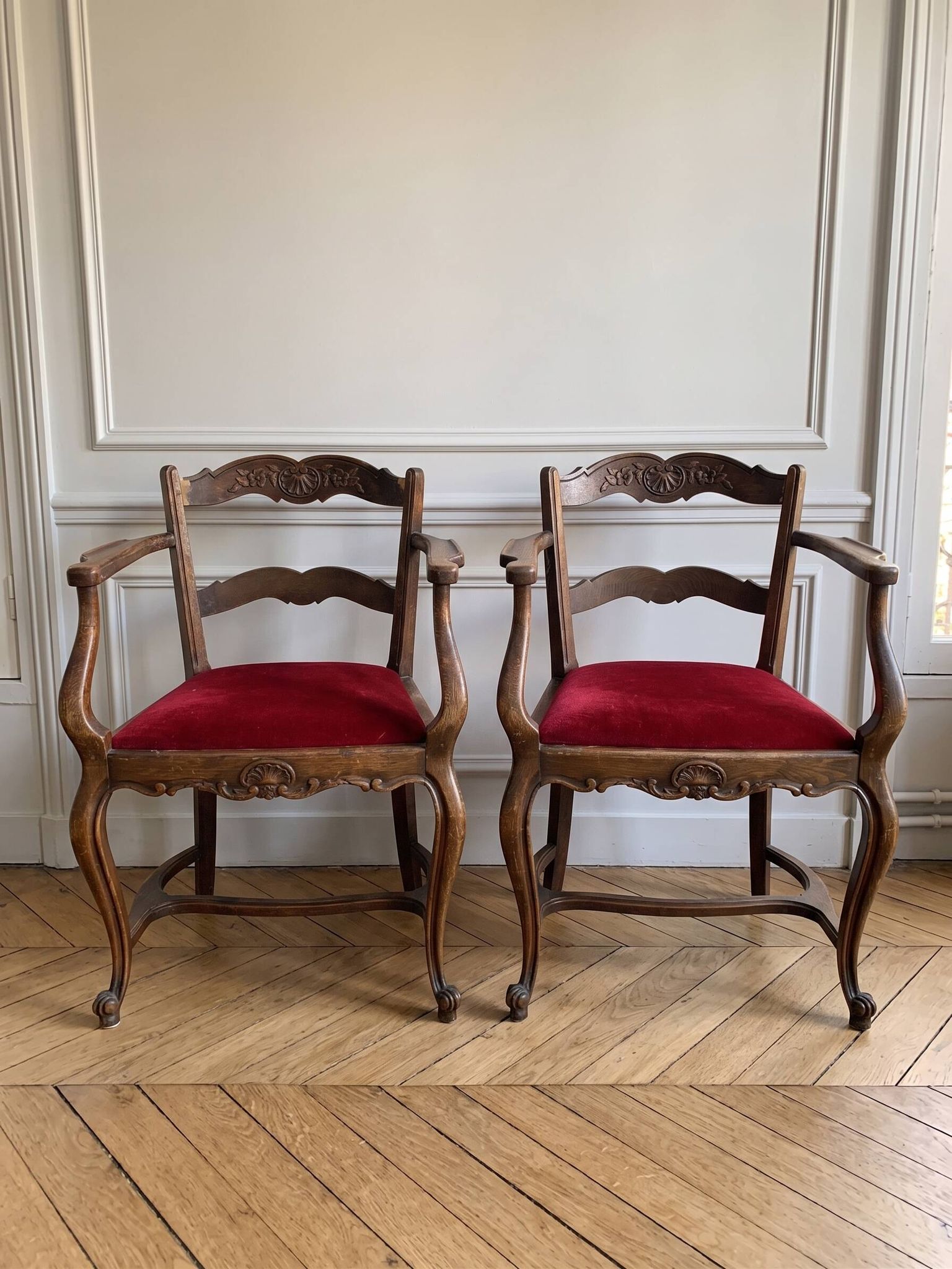 2 armchairs/cabriole style Louis XV