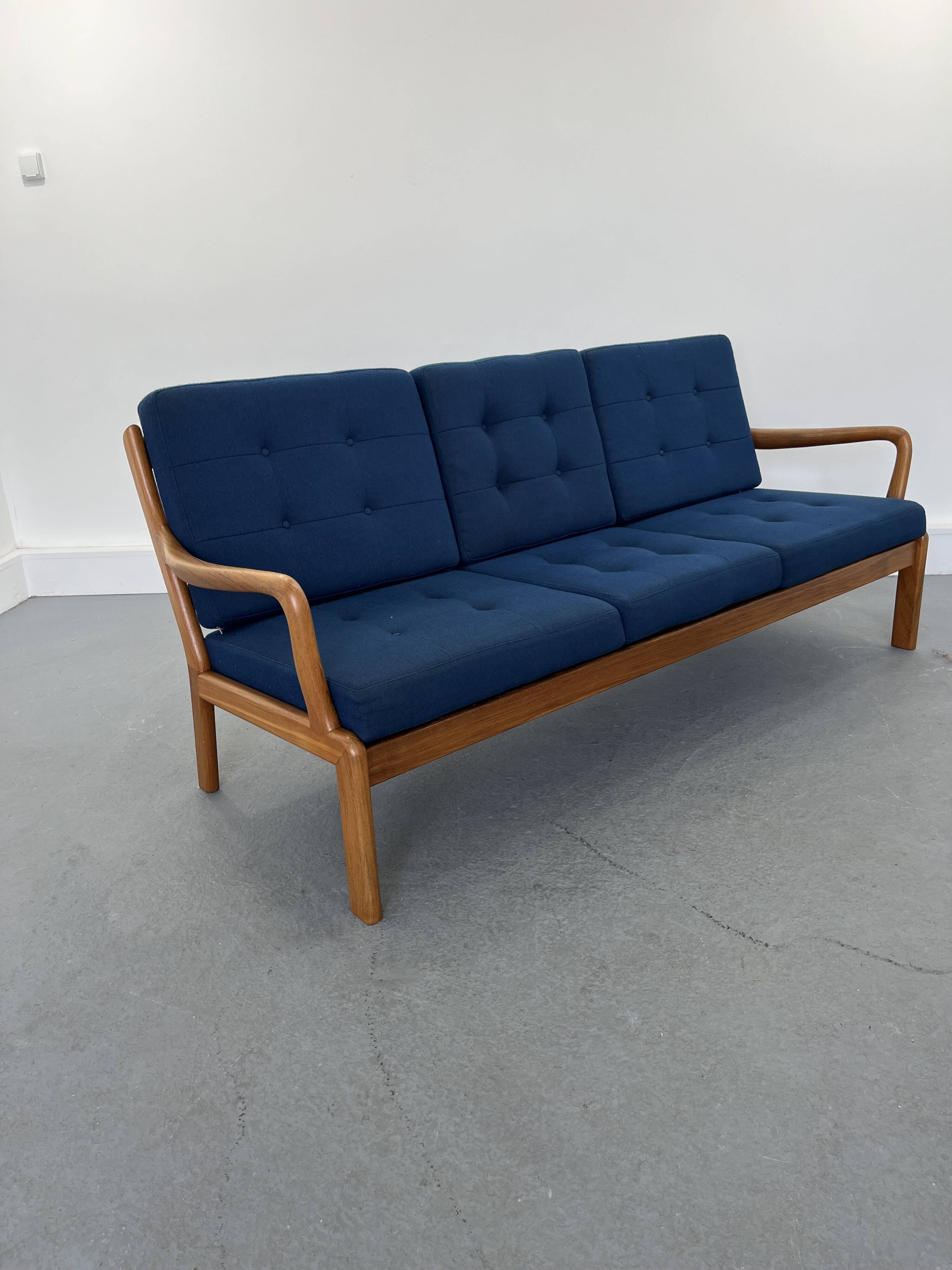 Teak sofa from Olsen & Laursen 1960s