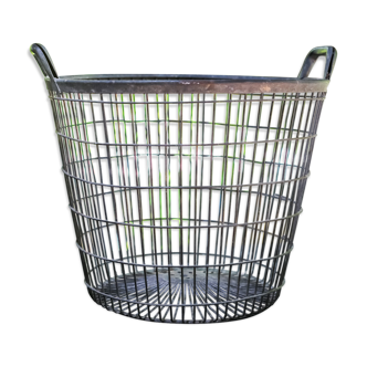 Ancien panier en acier