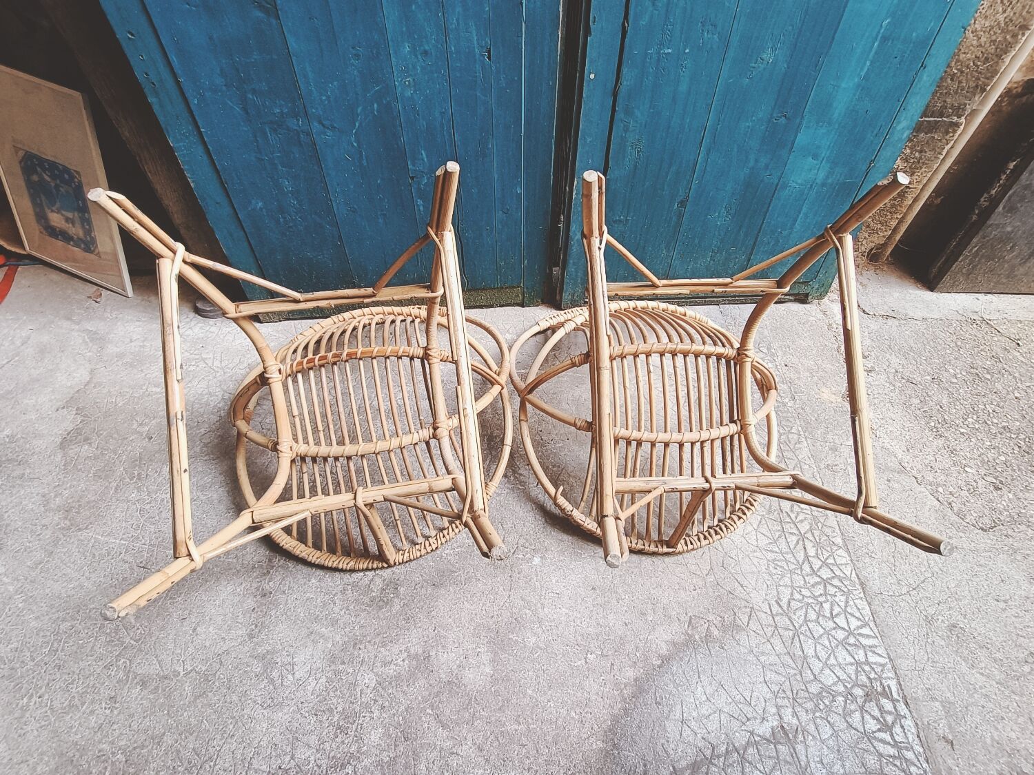 Paire de fauteuils coquille en rotin vintage 1960