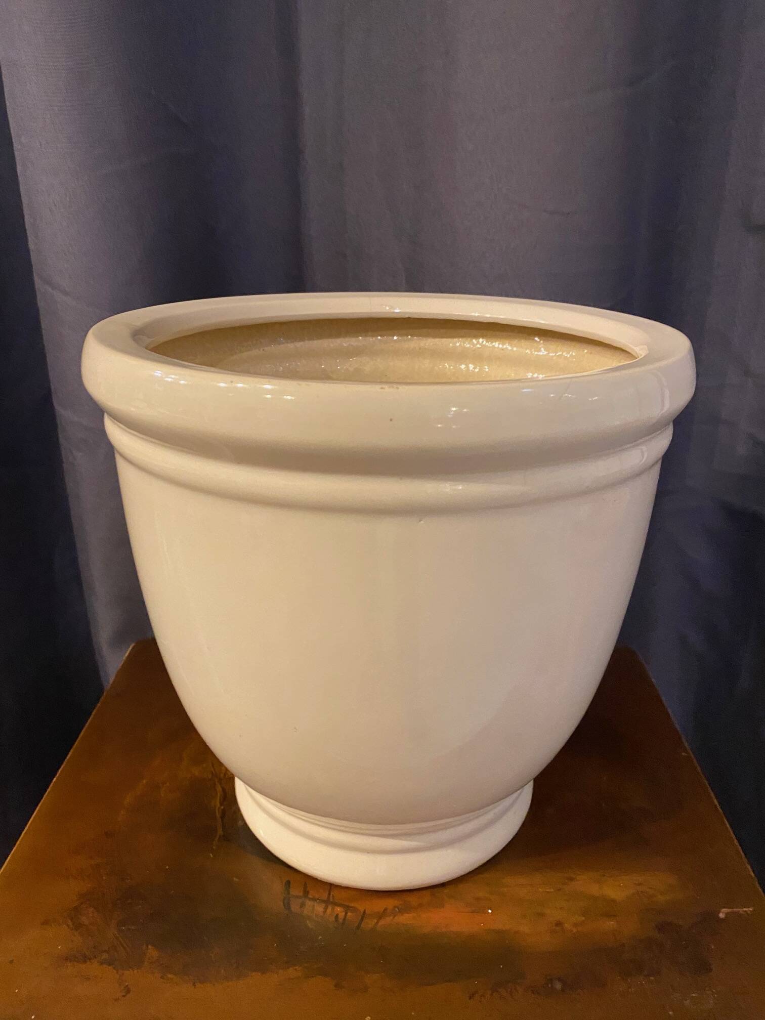 Cache pot en ceramique couleur gres clair forme ronde