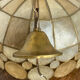 Grande suspension en nacre et laiton 