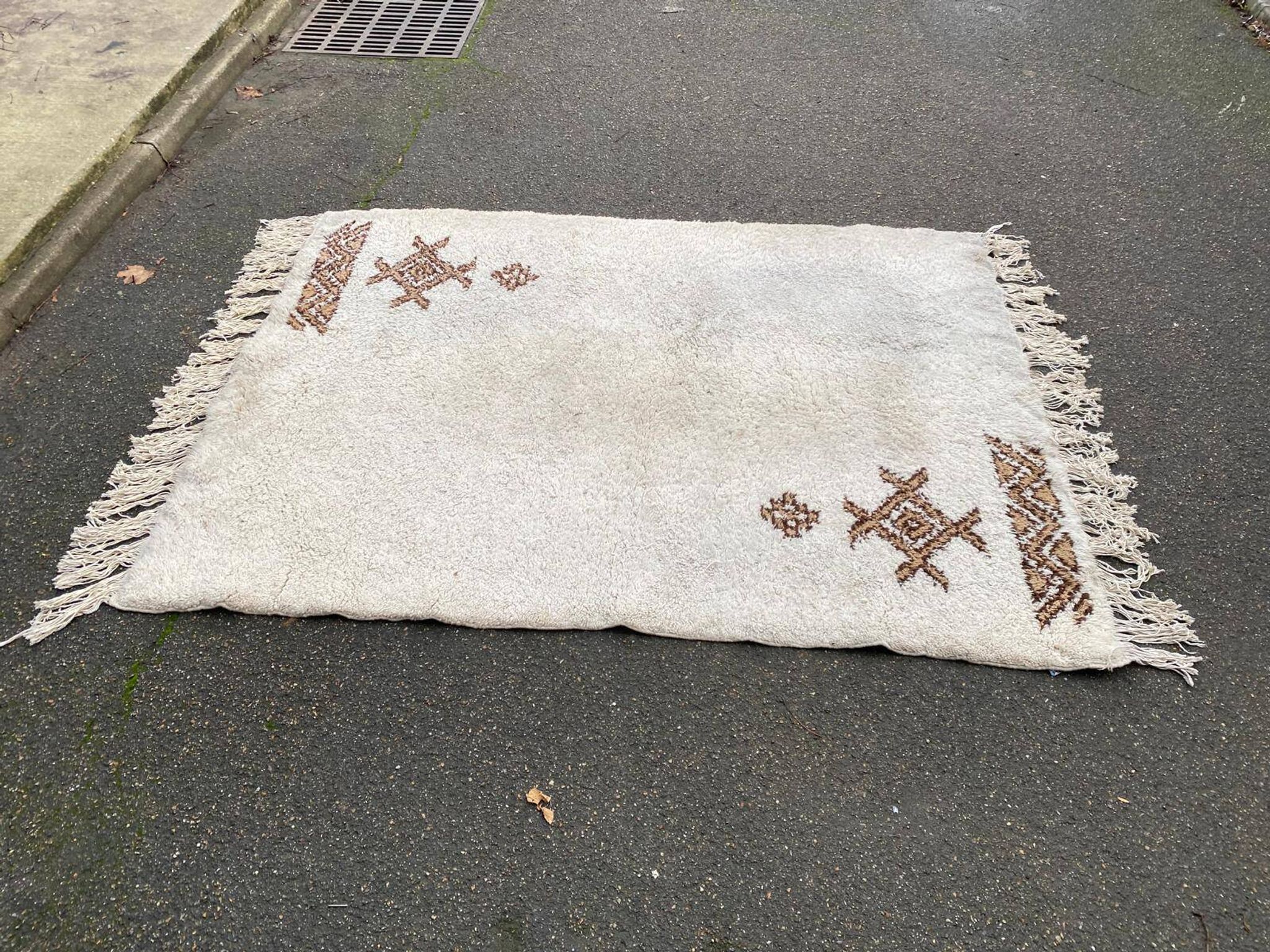 Handmade knotted Berber Moroccan wool rug 170x225cm