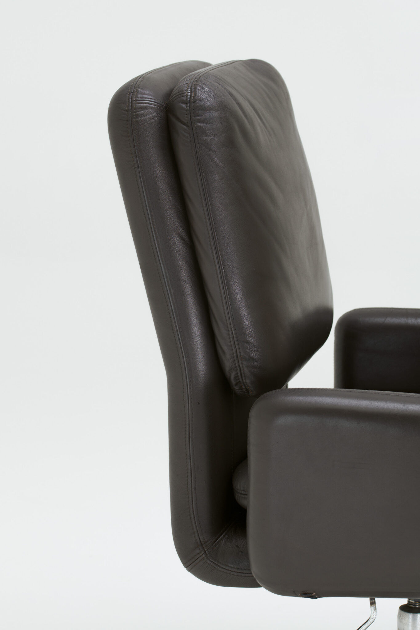 Chaise de bureau pivotante - Perry King et Santiago Miranda