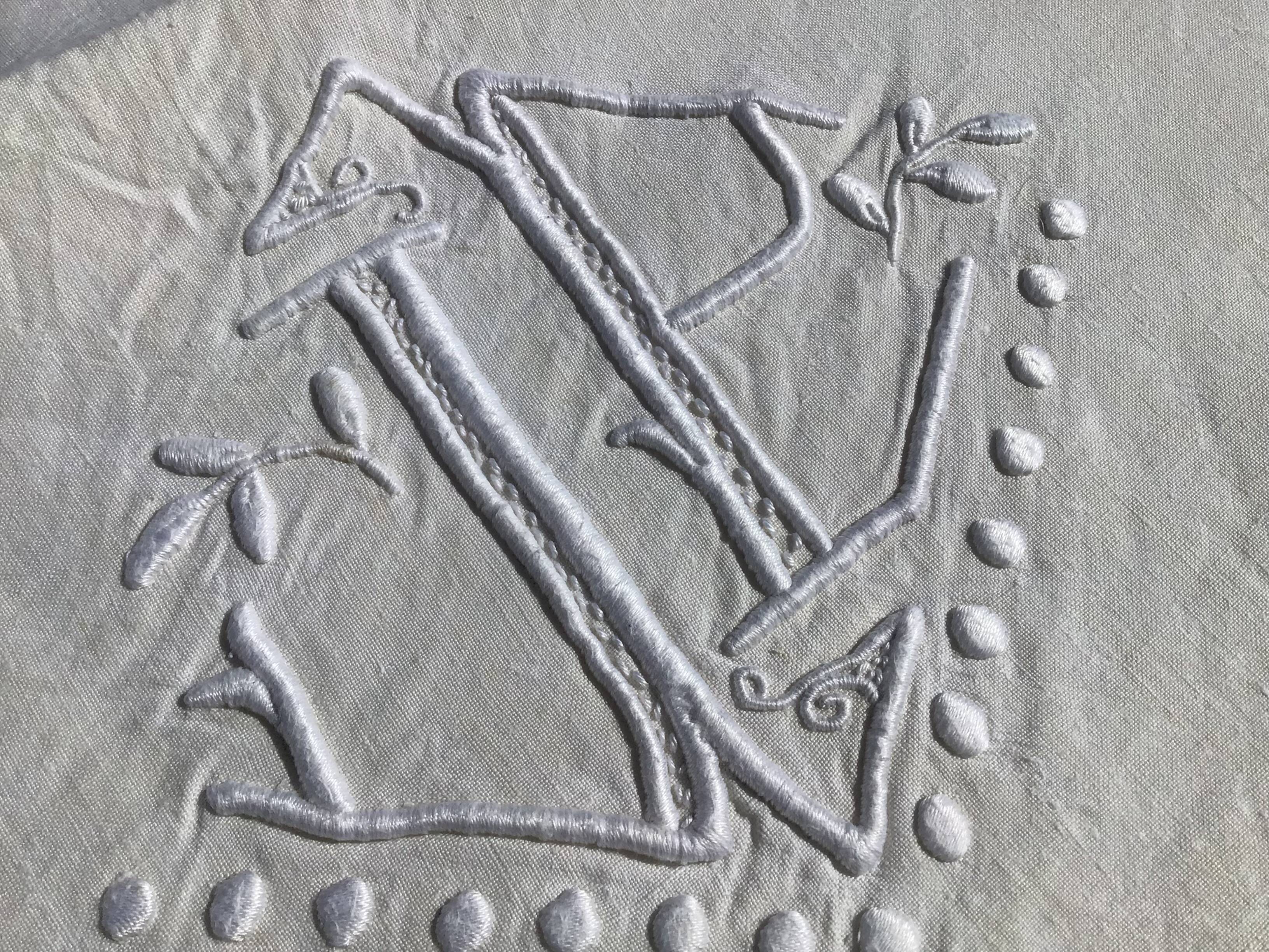 Drape 2 places JP sunflowers and pastilles.