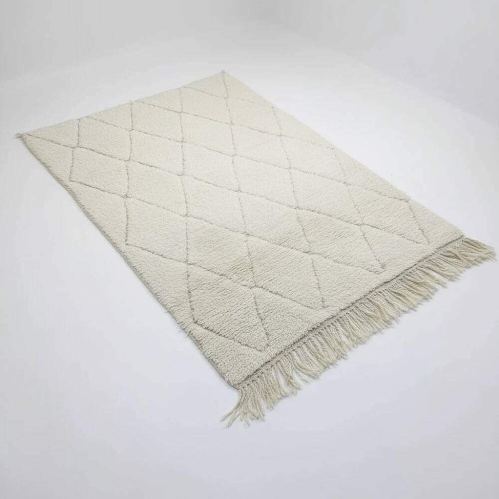 Small Moroccan rug with small white diamonds.