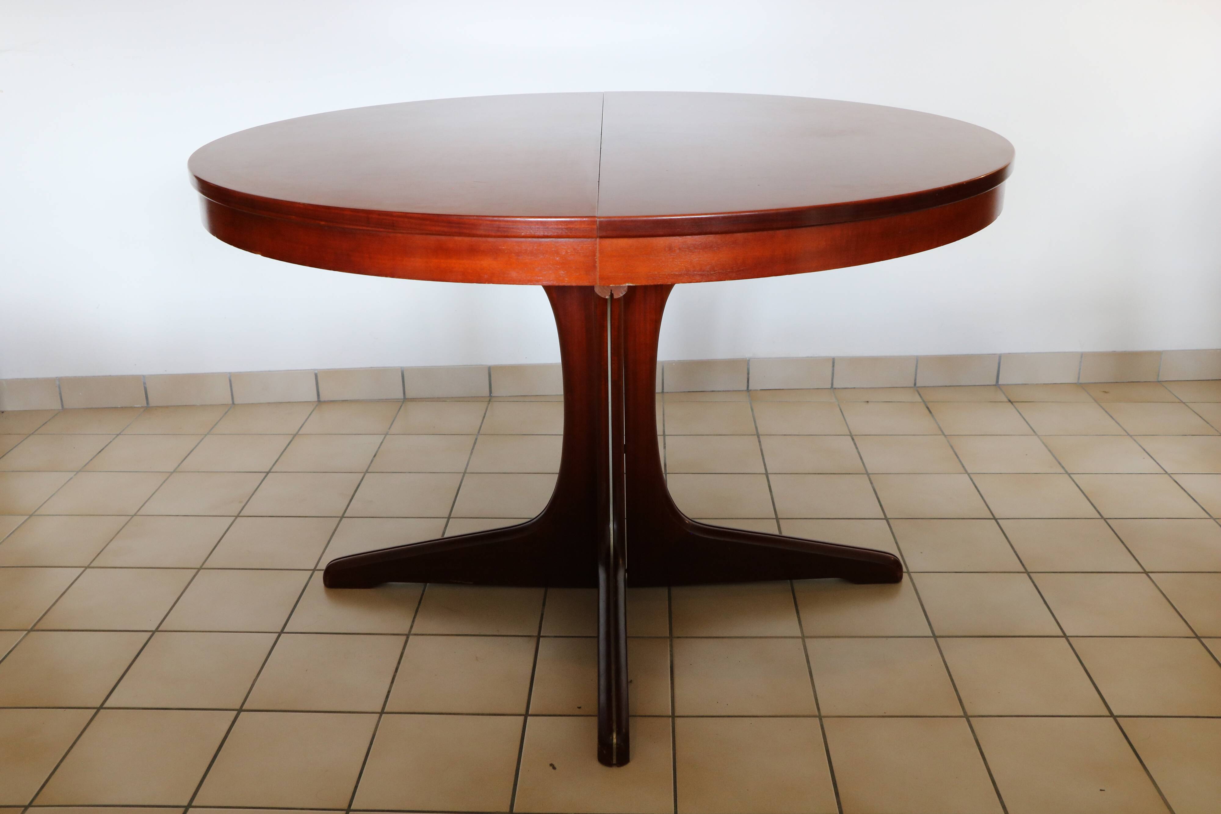 Extendable round table butterfly system 1970