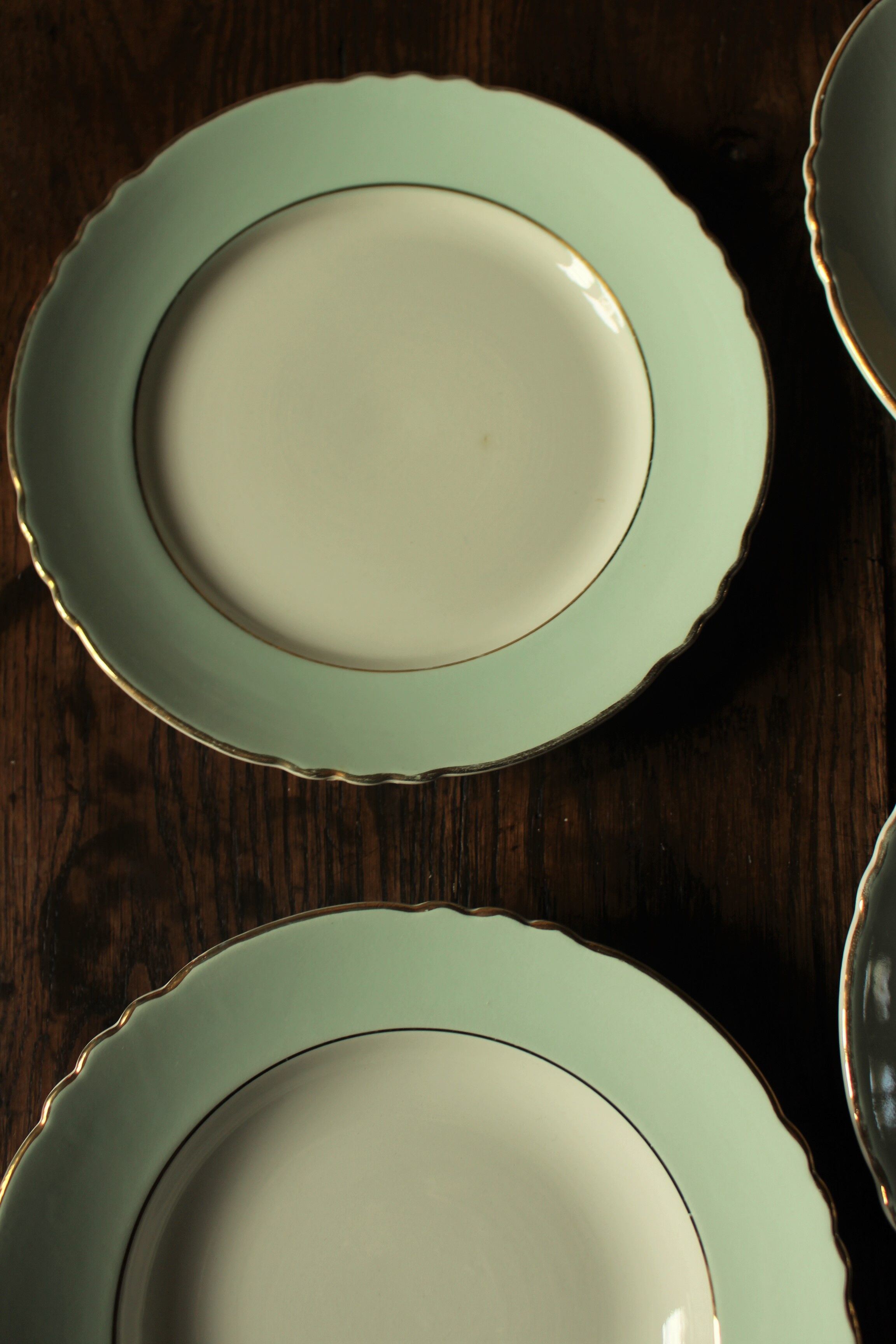 Lot 2 hollow plates and 2 green gilding plates Moulin des Loups