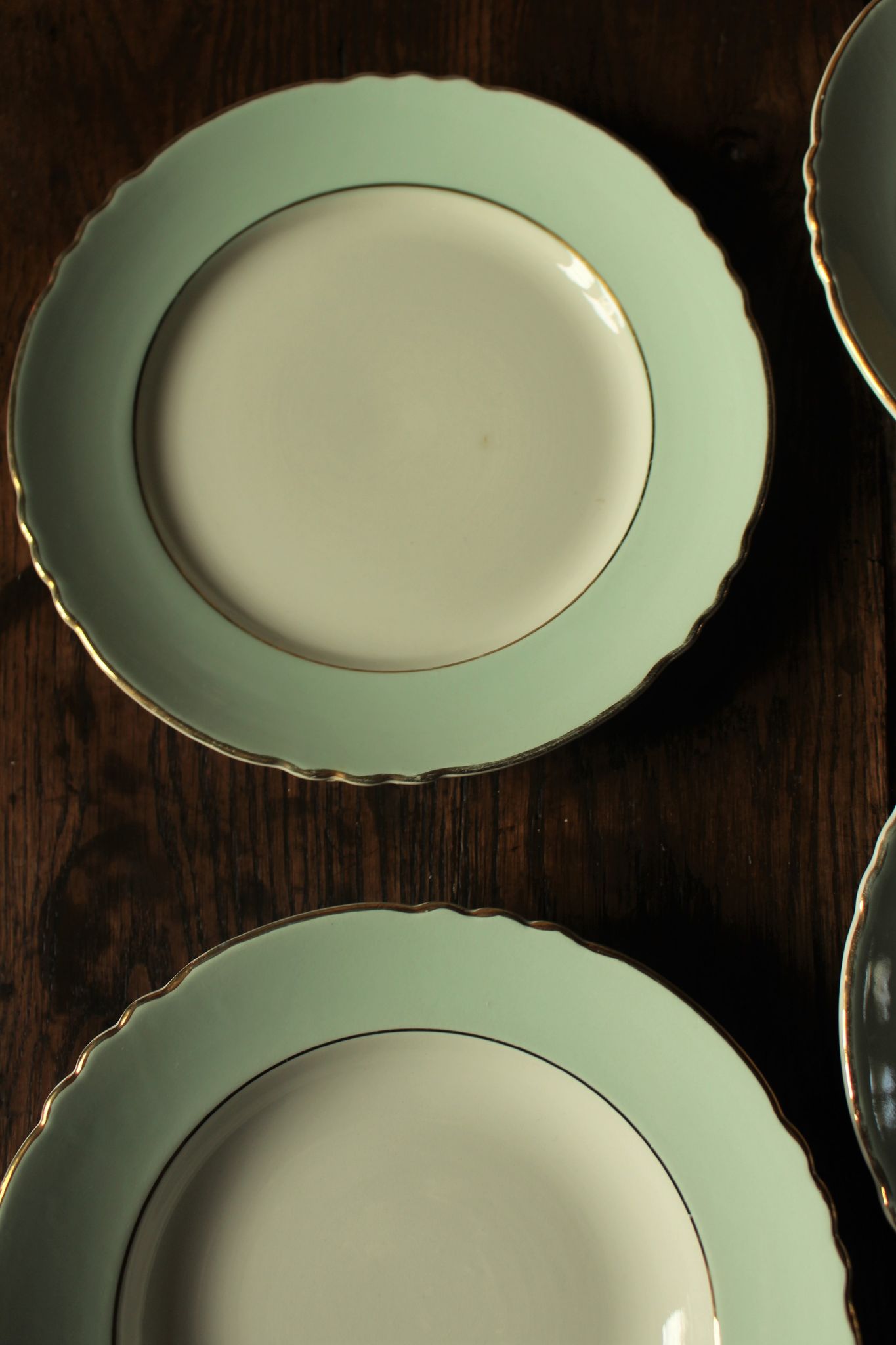 Lot 2 hollow plates and 2 green gilding plates Moulin des Loups