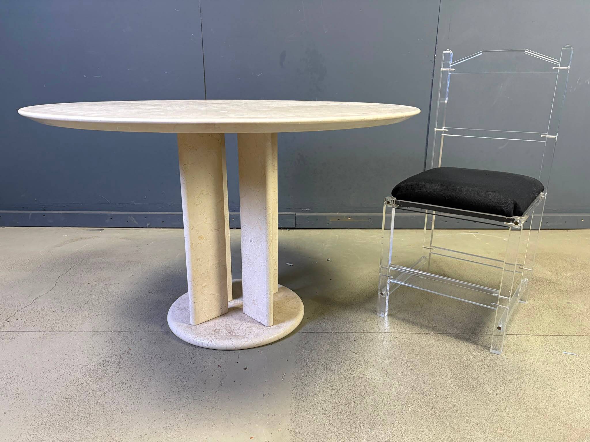 Round French travertine dining table 1970s