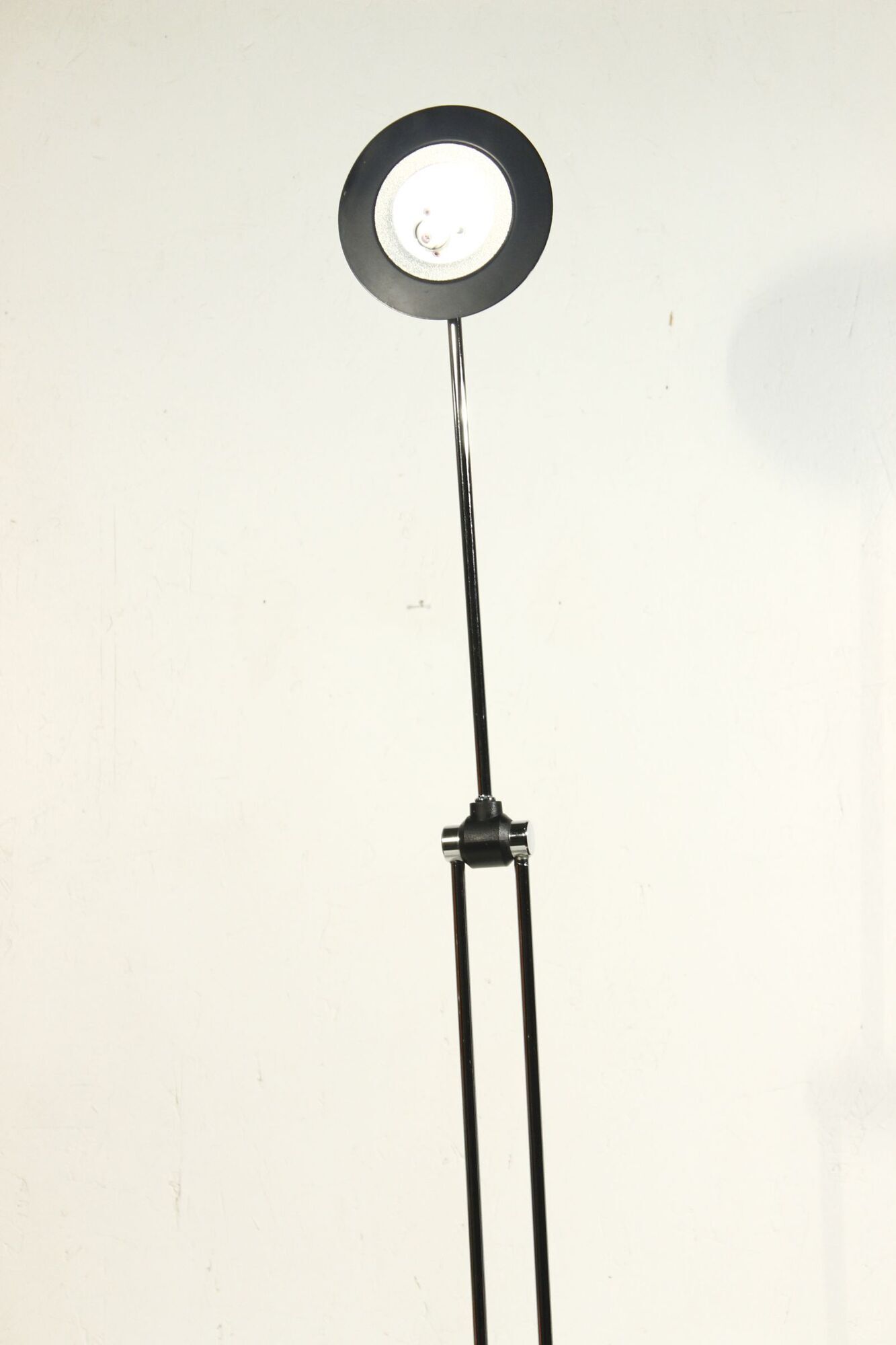 Desk lamp vintage metal chrome articulated arm post-modernist design 1980s