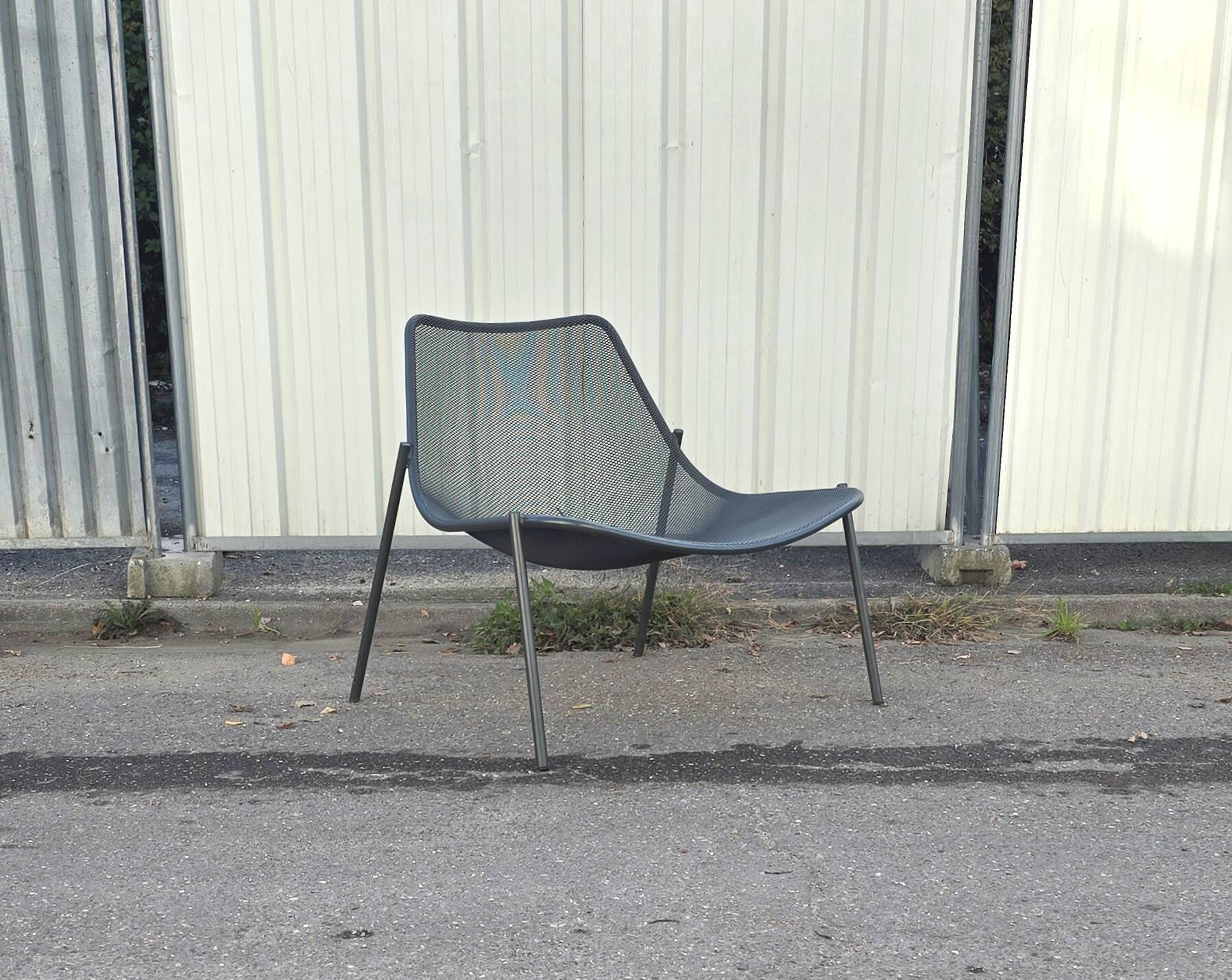 Suite de 4 fauteuils bas Round, EMU