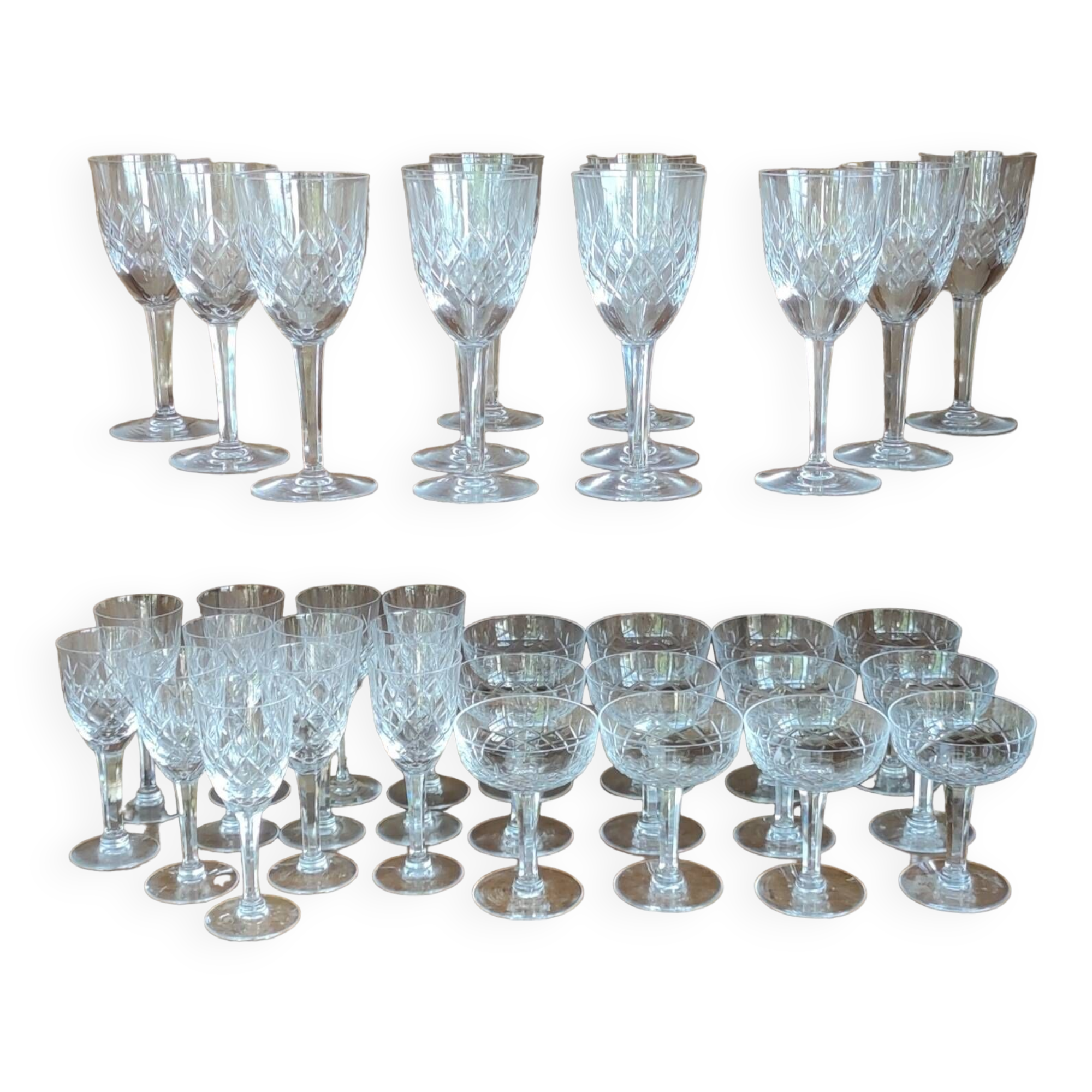 Série de 36 verres coupes cristal taillé/cristallerie de Lorraine