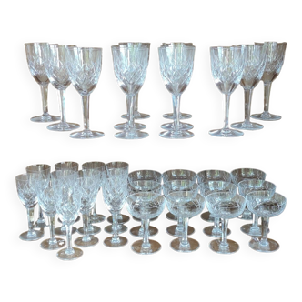 Série de 36 verres coupes cristal taillé/cristallerie de Lorraine