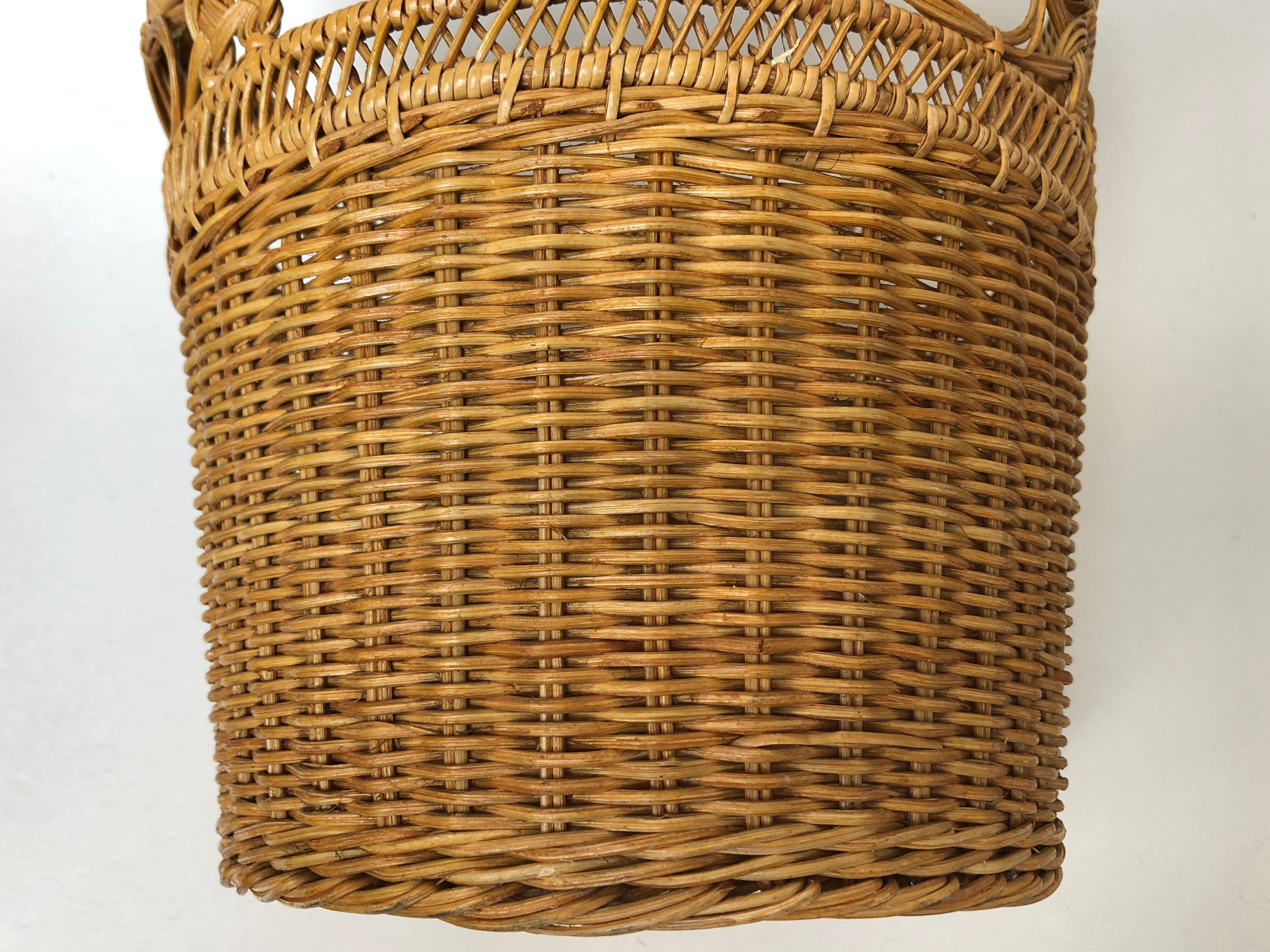 Basket rattan braided