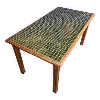 Table de ferme vintage, avec mosaique effet zellige vert.