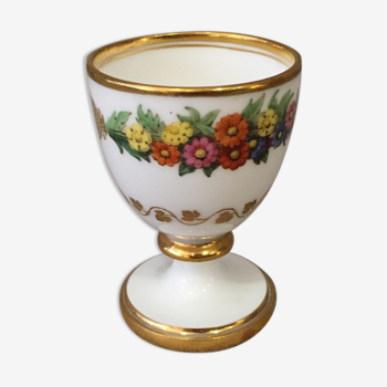 Coquetier en porcelaine de sevres chateau de neuilly fleuri et dore