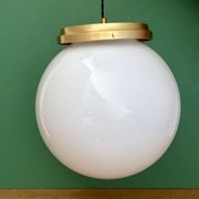 Suspension globe vintage XL en opaline blanche