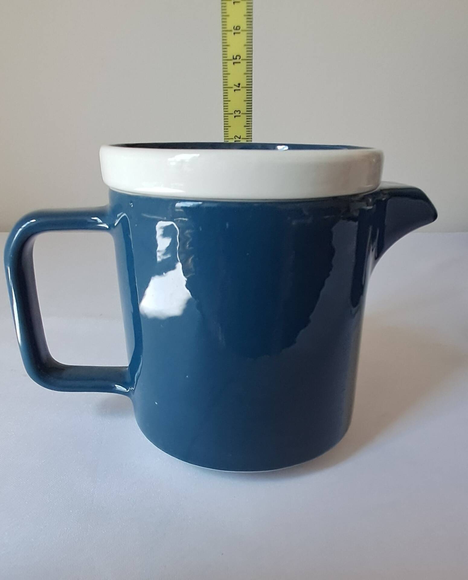 Teapot and milk jug, selfish, stackable. Sarreguemines. 1980s.