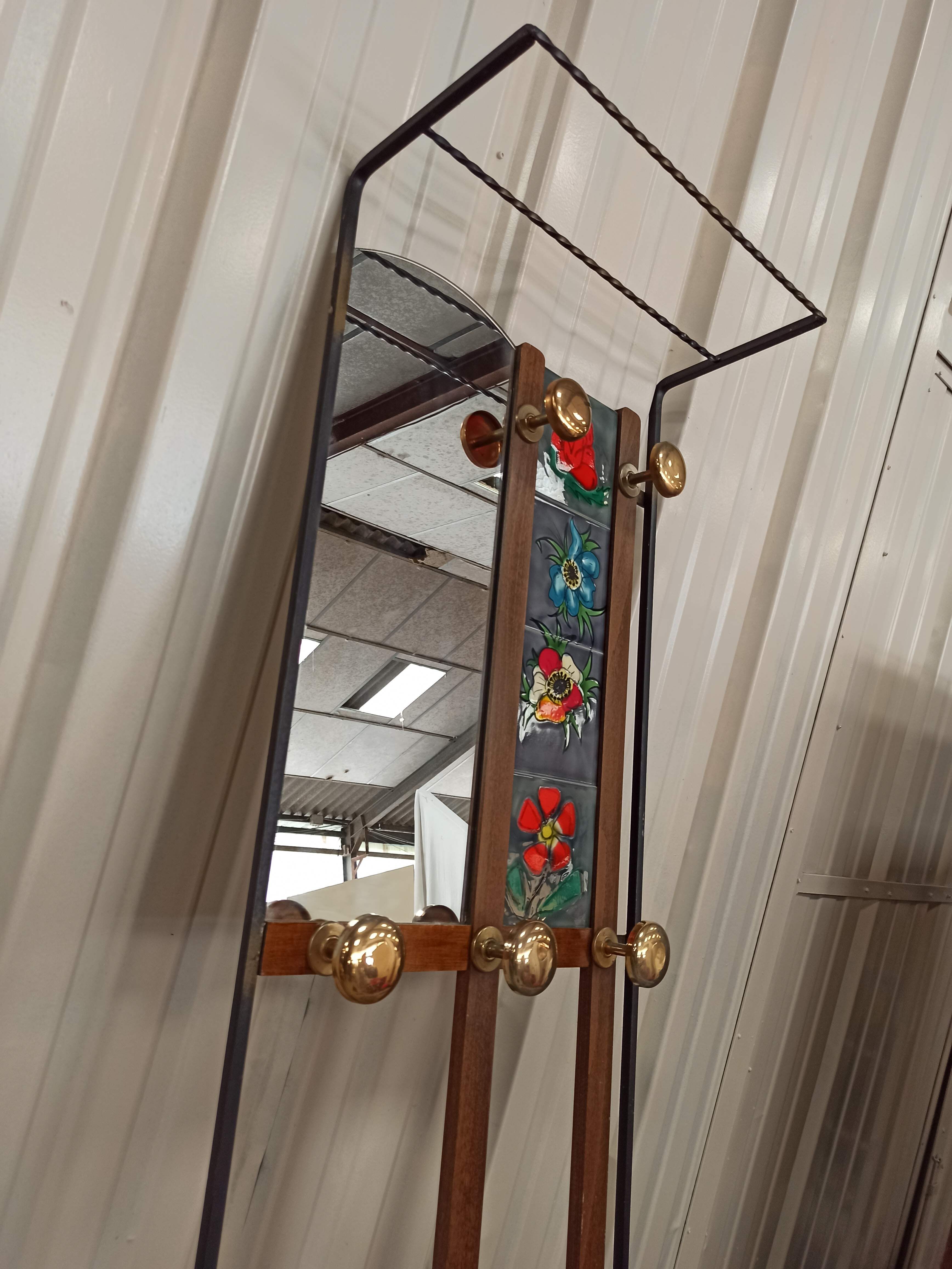Cloakroom coat rack patère tiles Villeroy Boch mirror