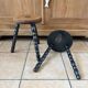 Duo de tabourets tripodes