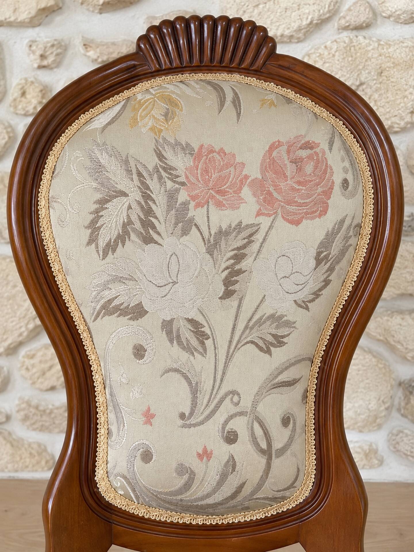 Antique Louis XVI style chair in wood and floral fabric.