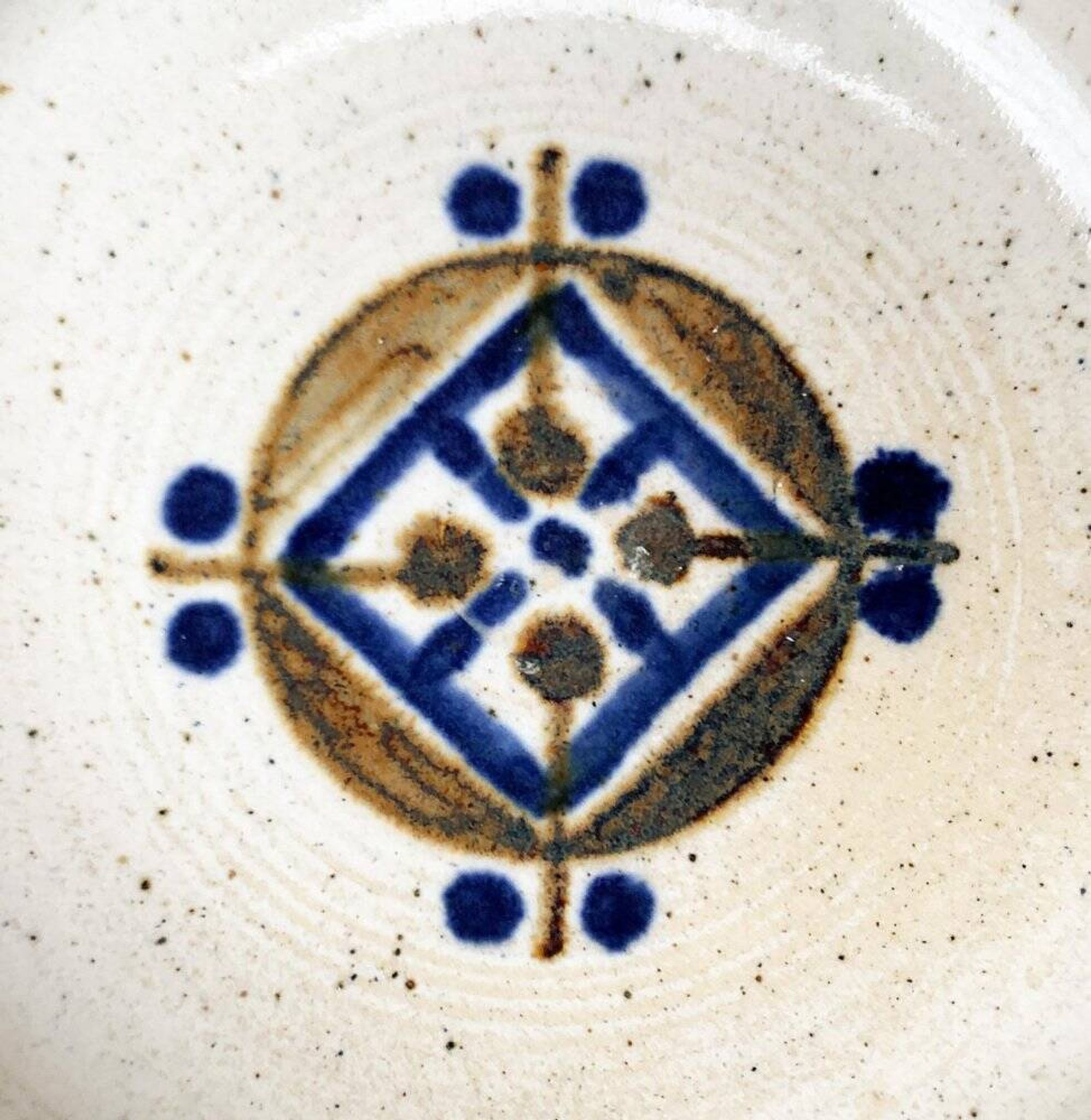 Mid-century Danish studio pottery bowl by Marianne Stark for Michael Andersen, 1960s.
