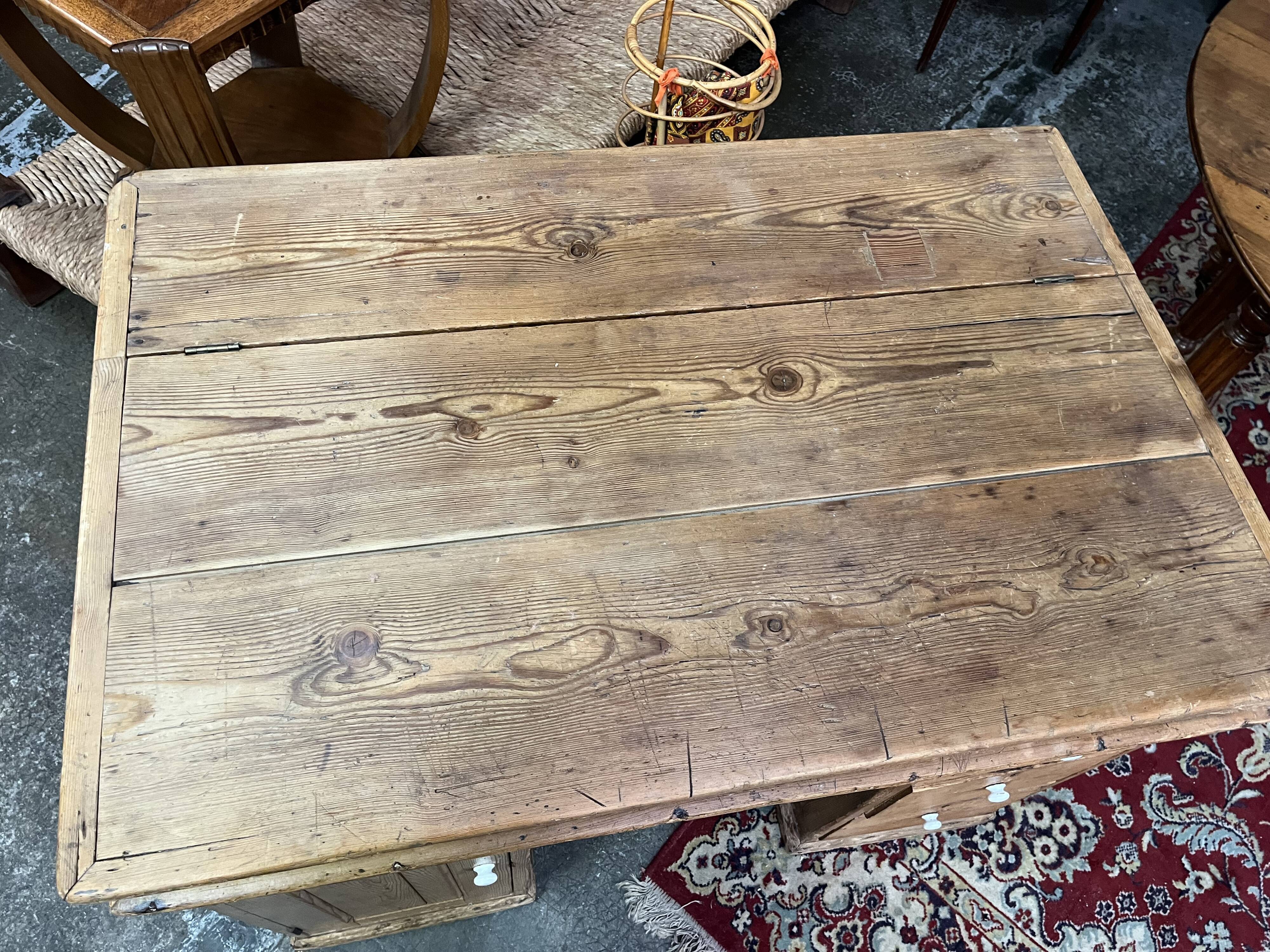 bureau anglais ancien en pin