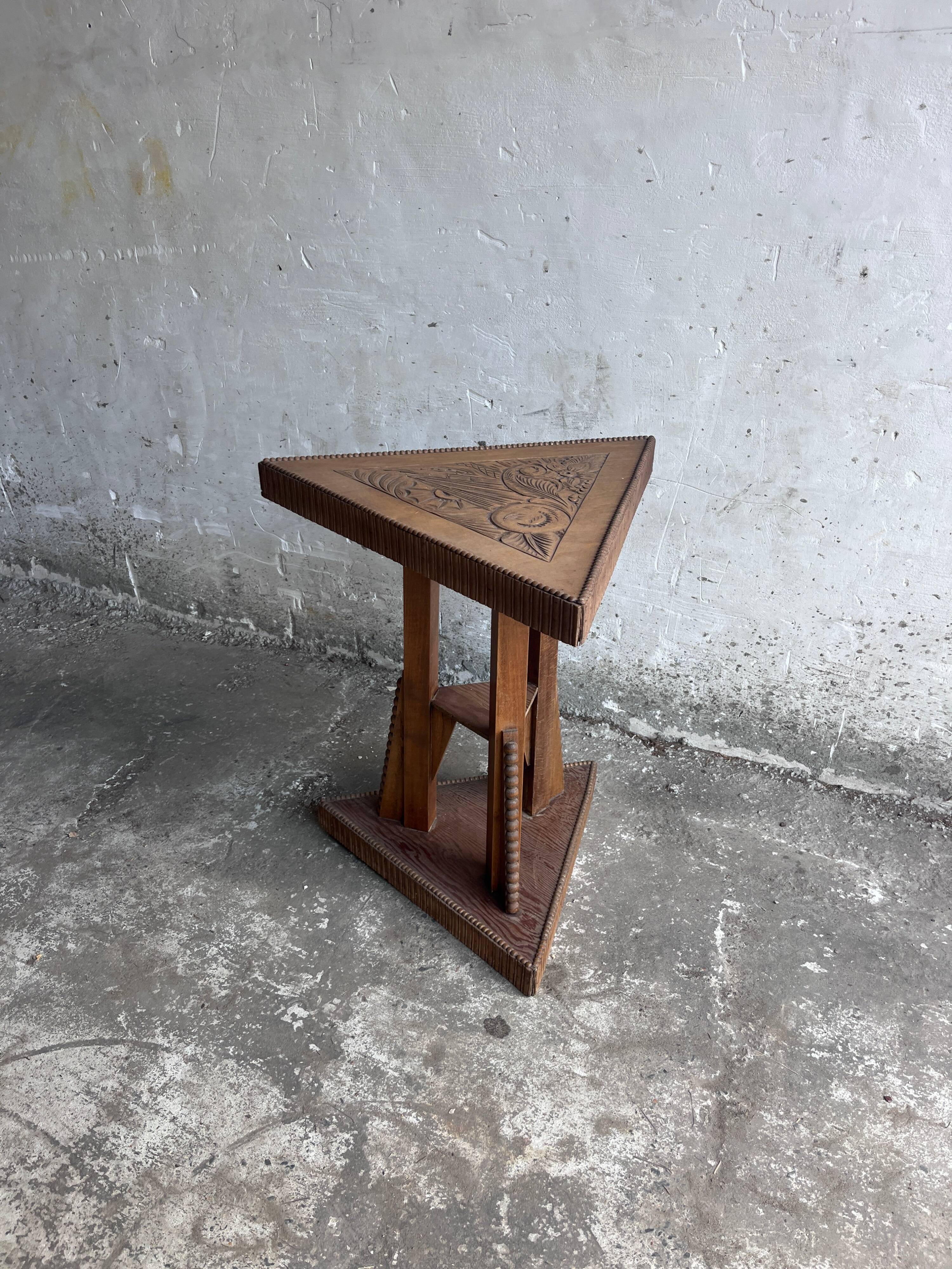 Triangular side table in carved wood, Art Nouveau, France, circa 1915.