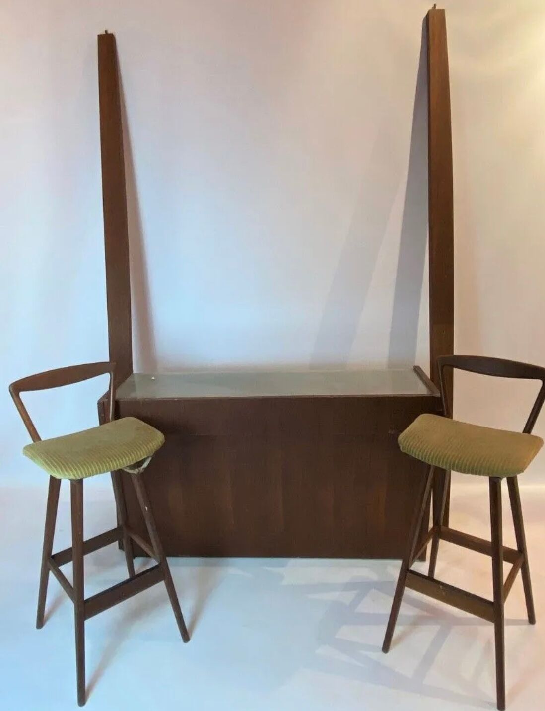 Bar en bois fruitier