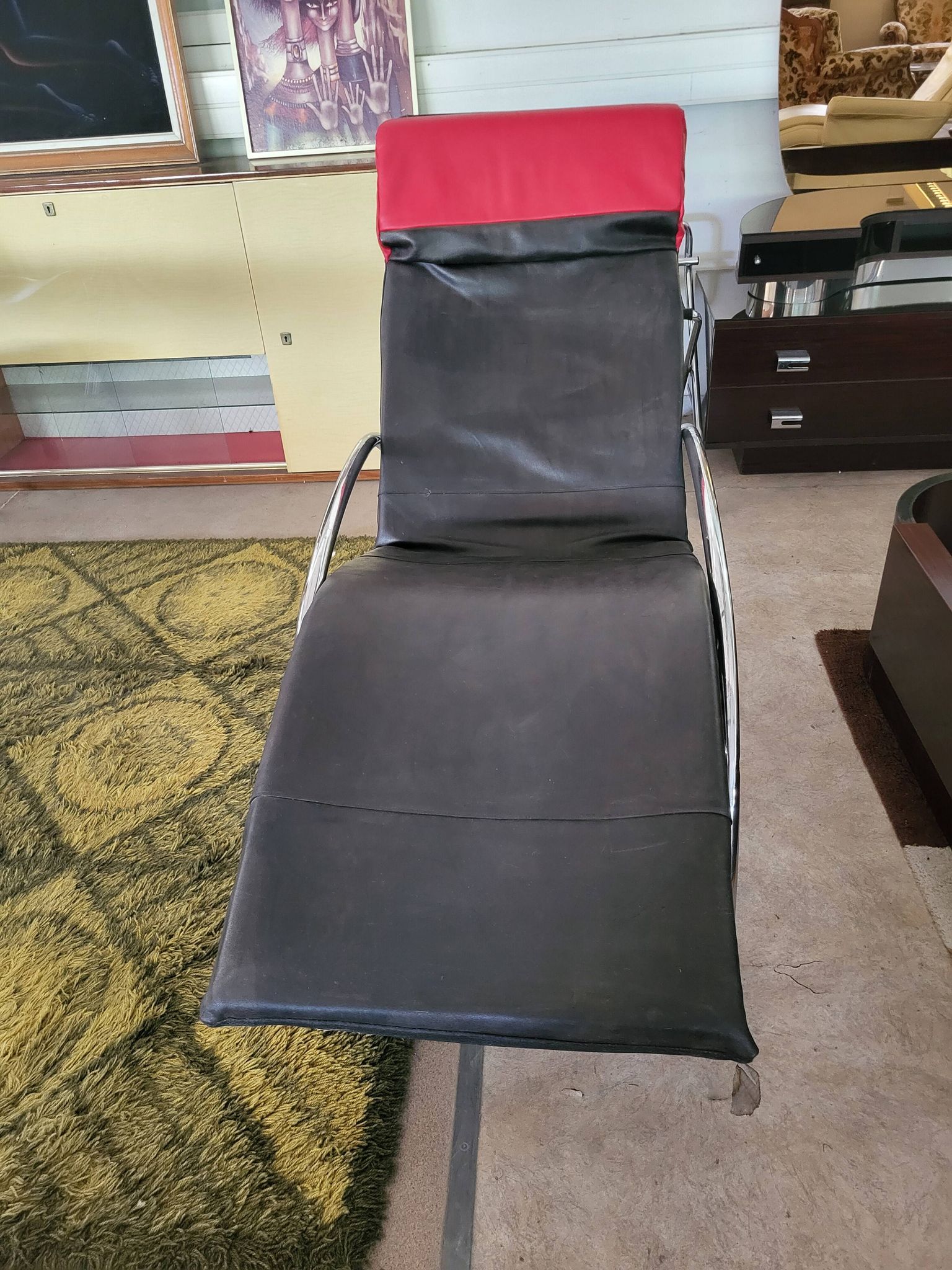 LC4 chaise longue design inspiration – Black and red leather