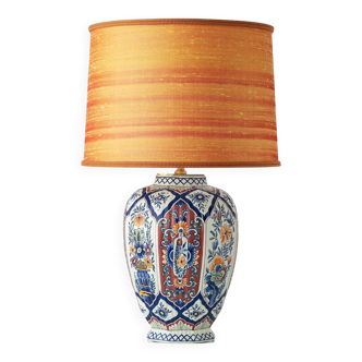 Boch Belgium table lamp in polychrome earthenware in Delft style, new Dupion silk shade.
