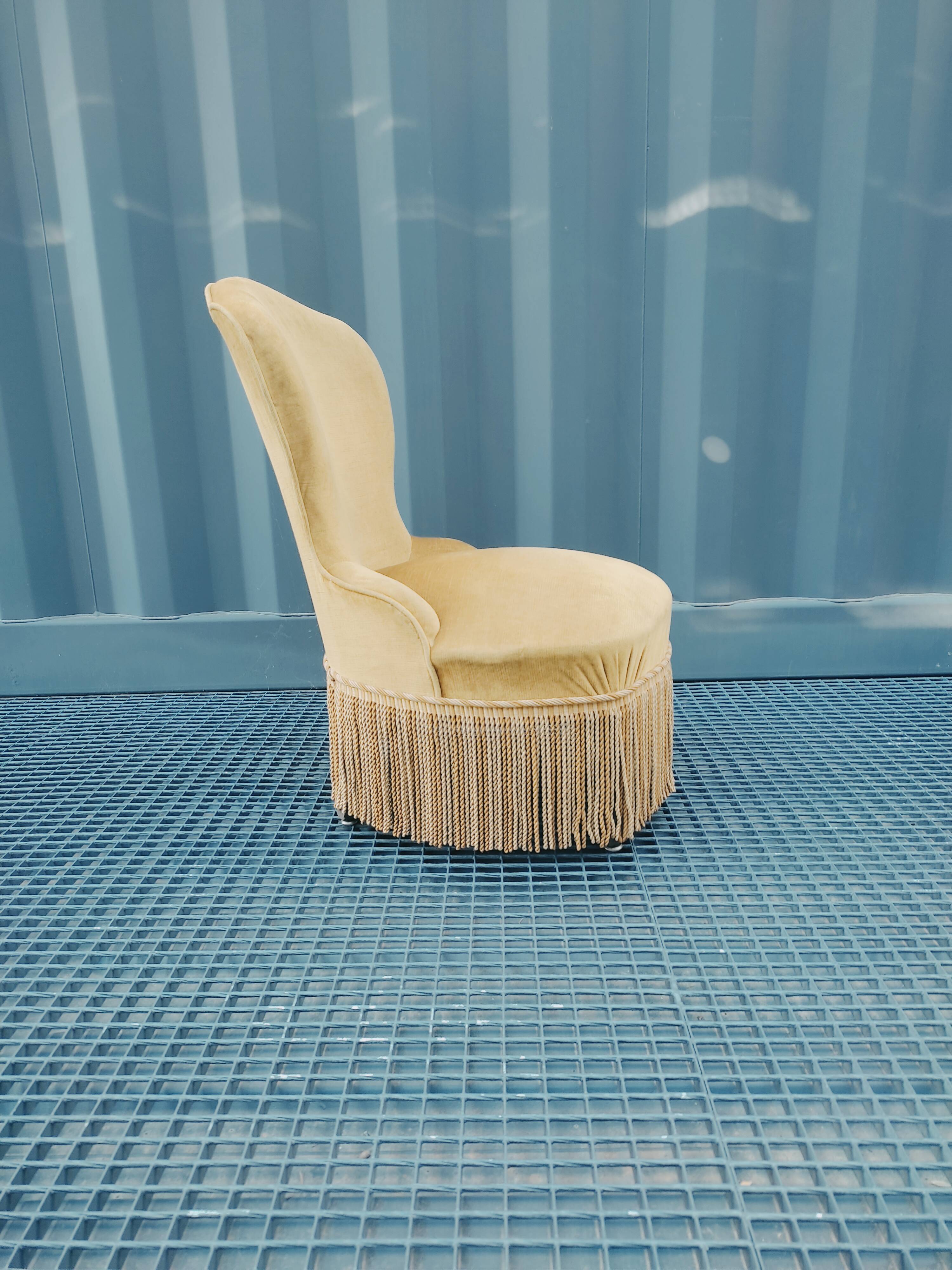 Golden toad armchair