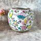 Vase en porcelaine de style chinois impeccable et multicolore