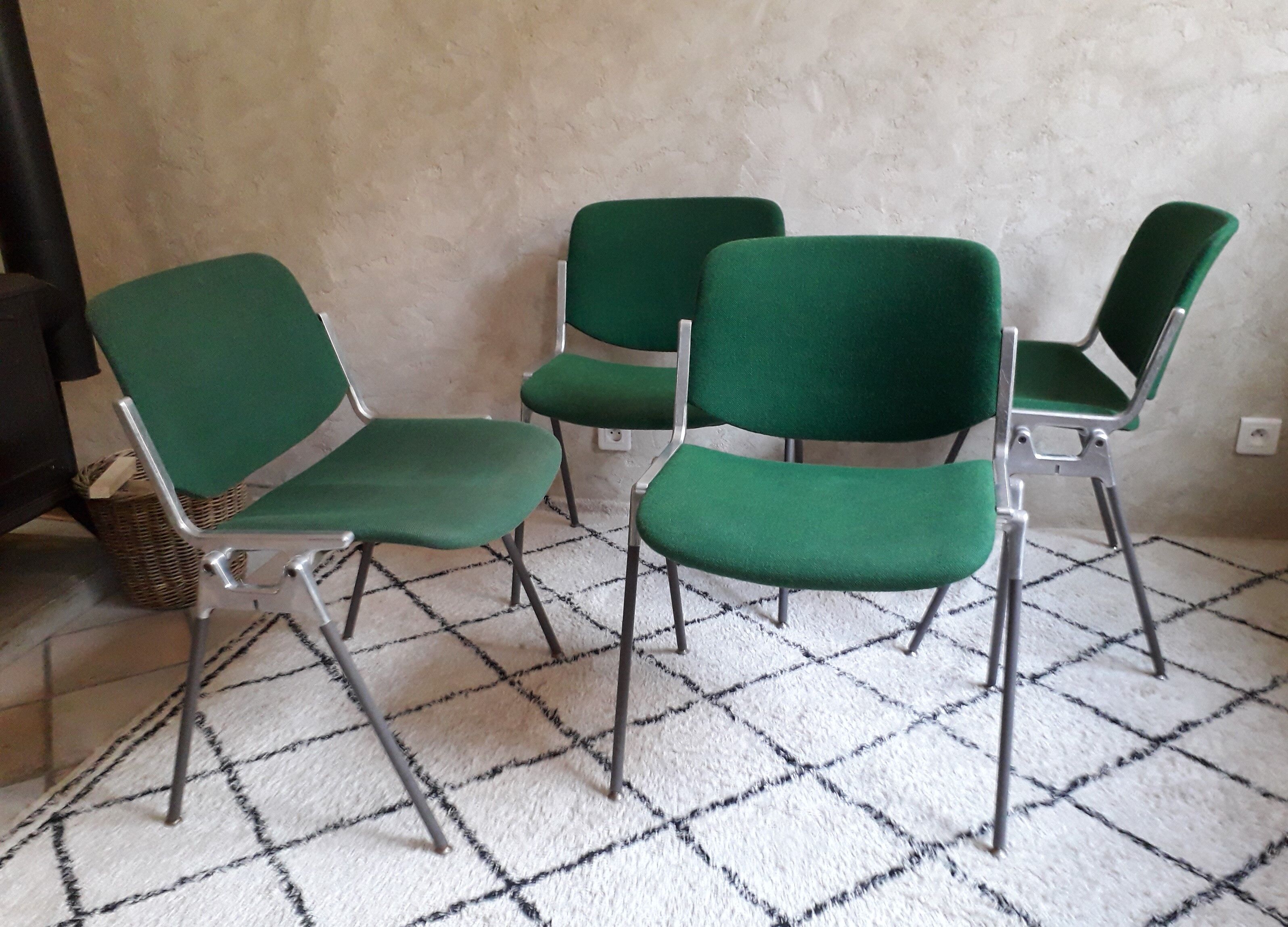 Lot de 4 chaises DSC 106 design Giancarlo Piretti pour Castelli