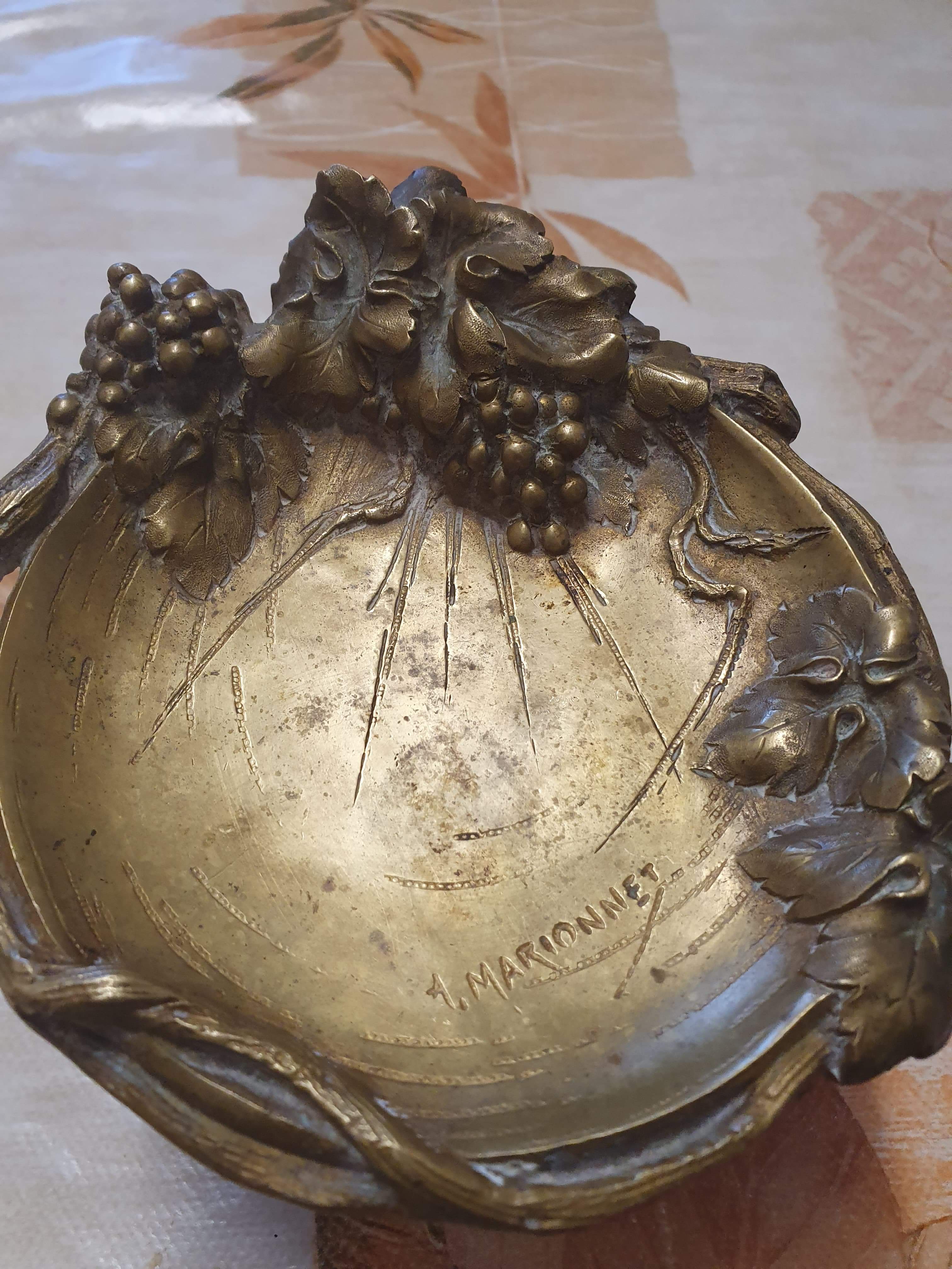 Empty bronze pocket of ore puppet