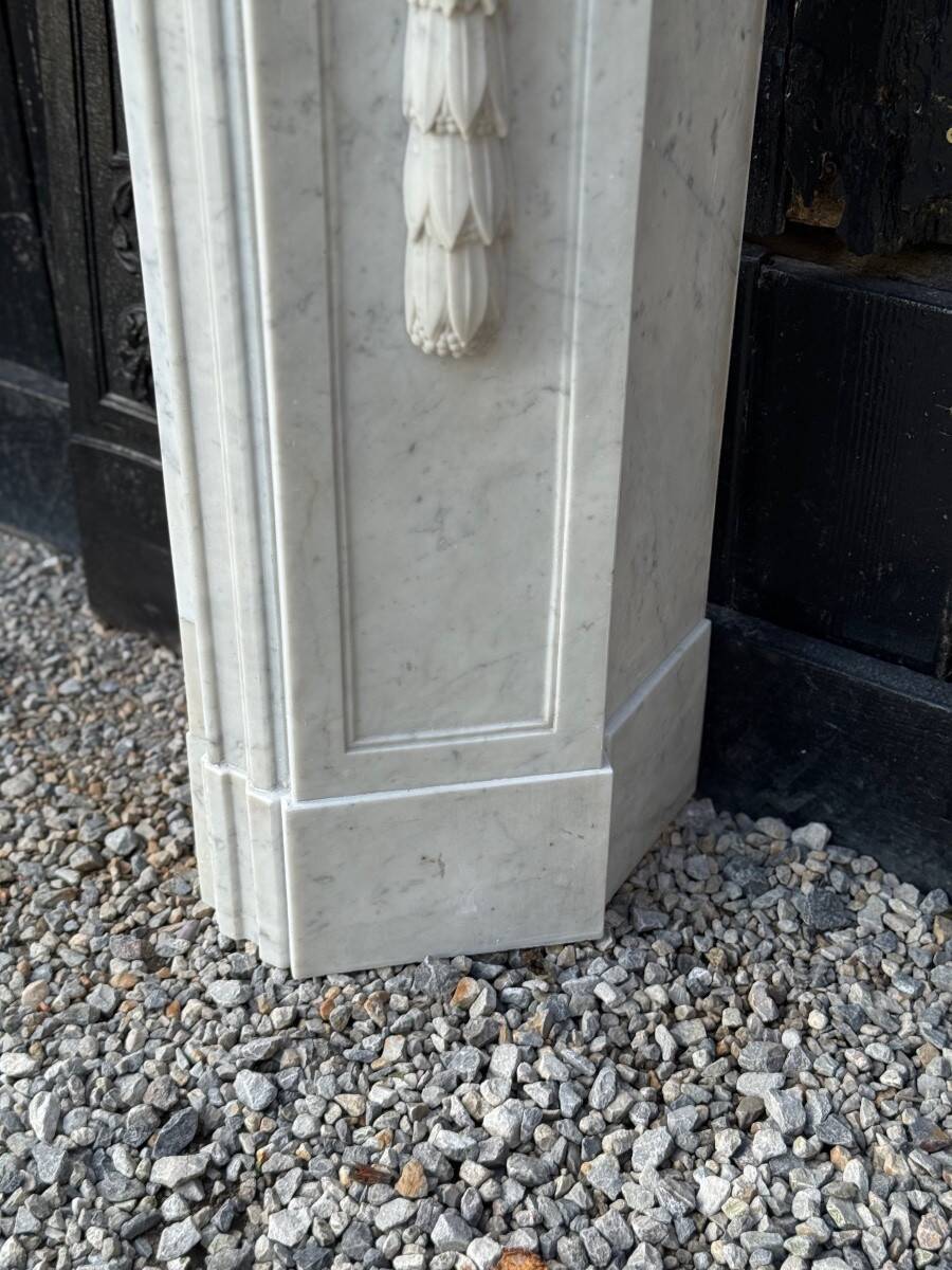Louis XVI style fireplace in Carrara marble, circa 1880