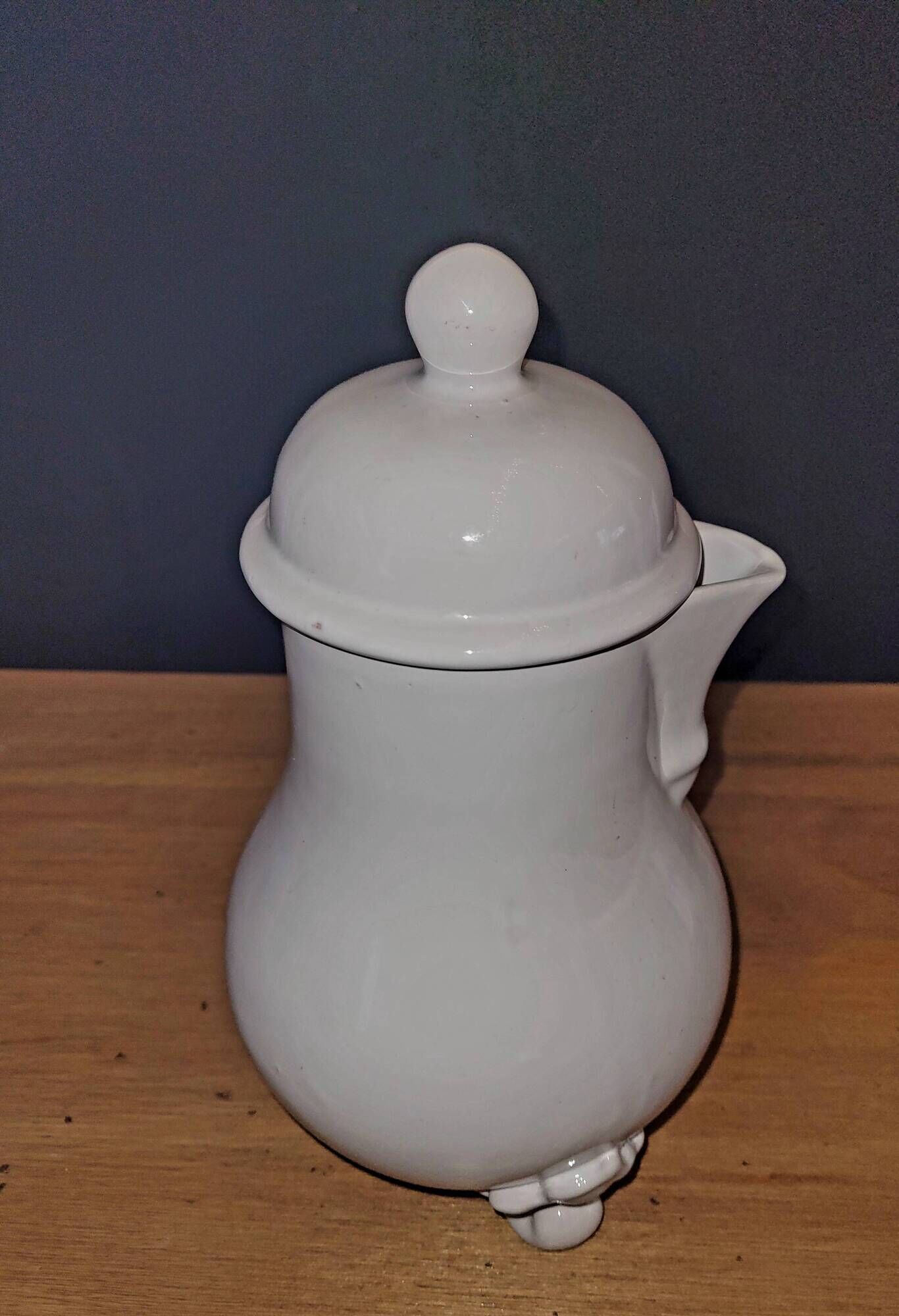 Chocolate pouring pot in white glazed terracotta Lallier Moustiers