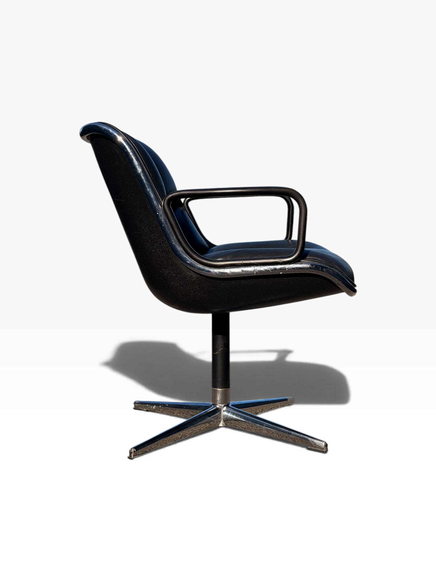 Charles Pollock Executive office chair Knoll black leather 1960