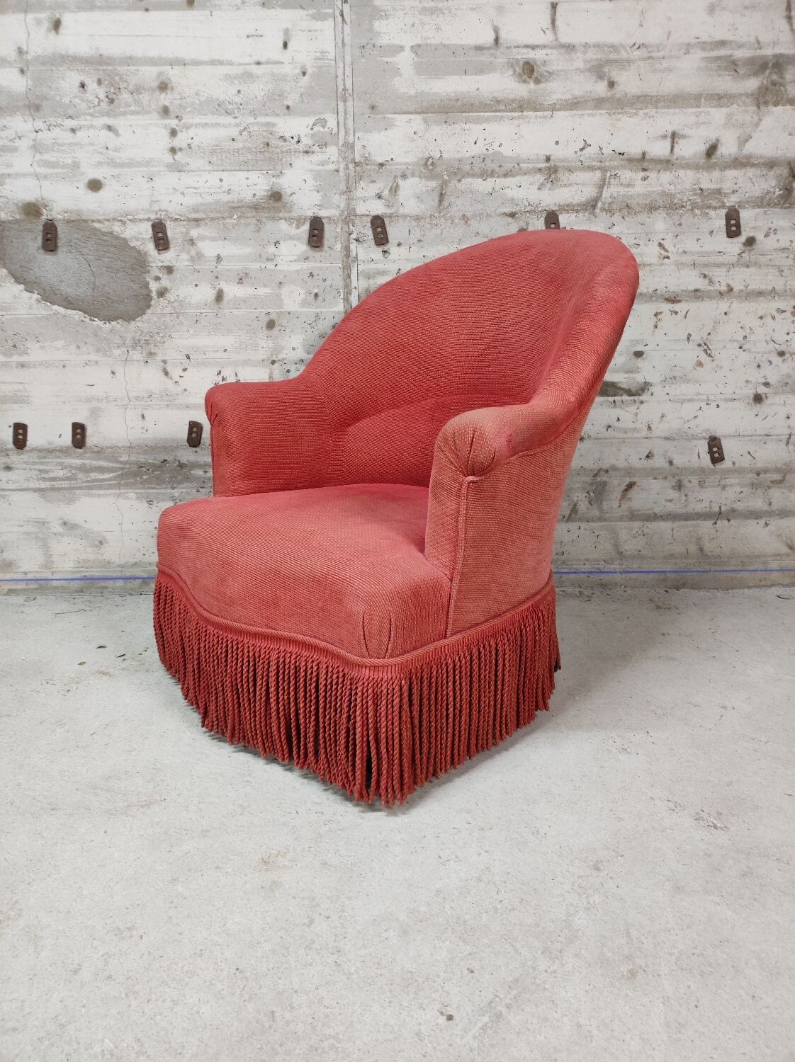 Pink toad armchair